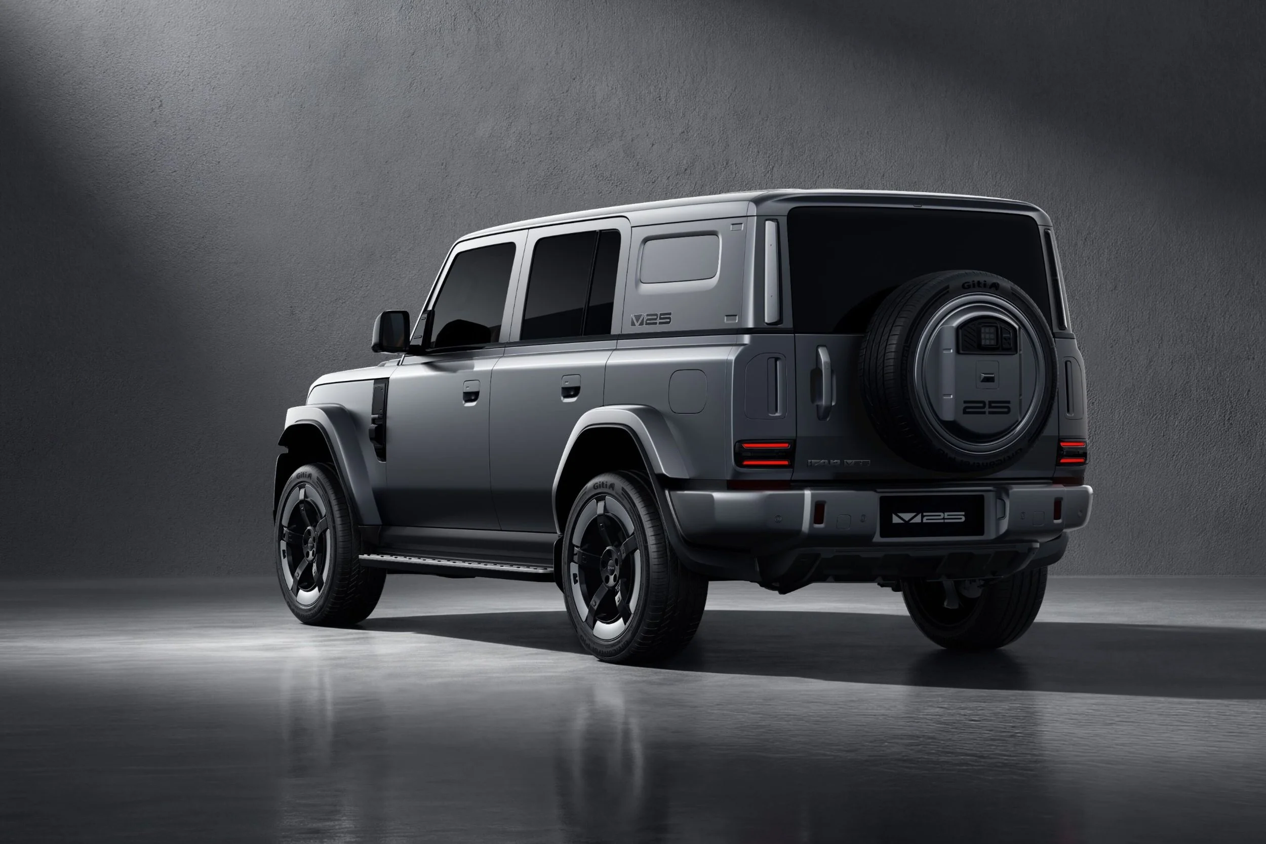 04 iCAUR V25 Rear Three-Quarter.jpg