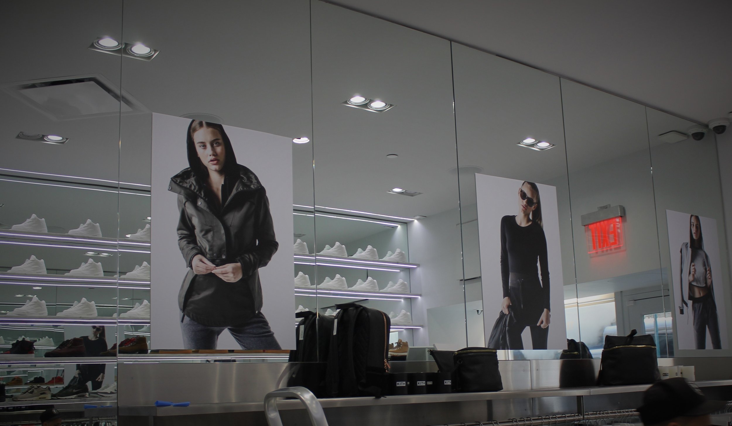 Vinyl Signs Decals on Walls 008.jpg