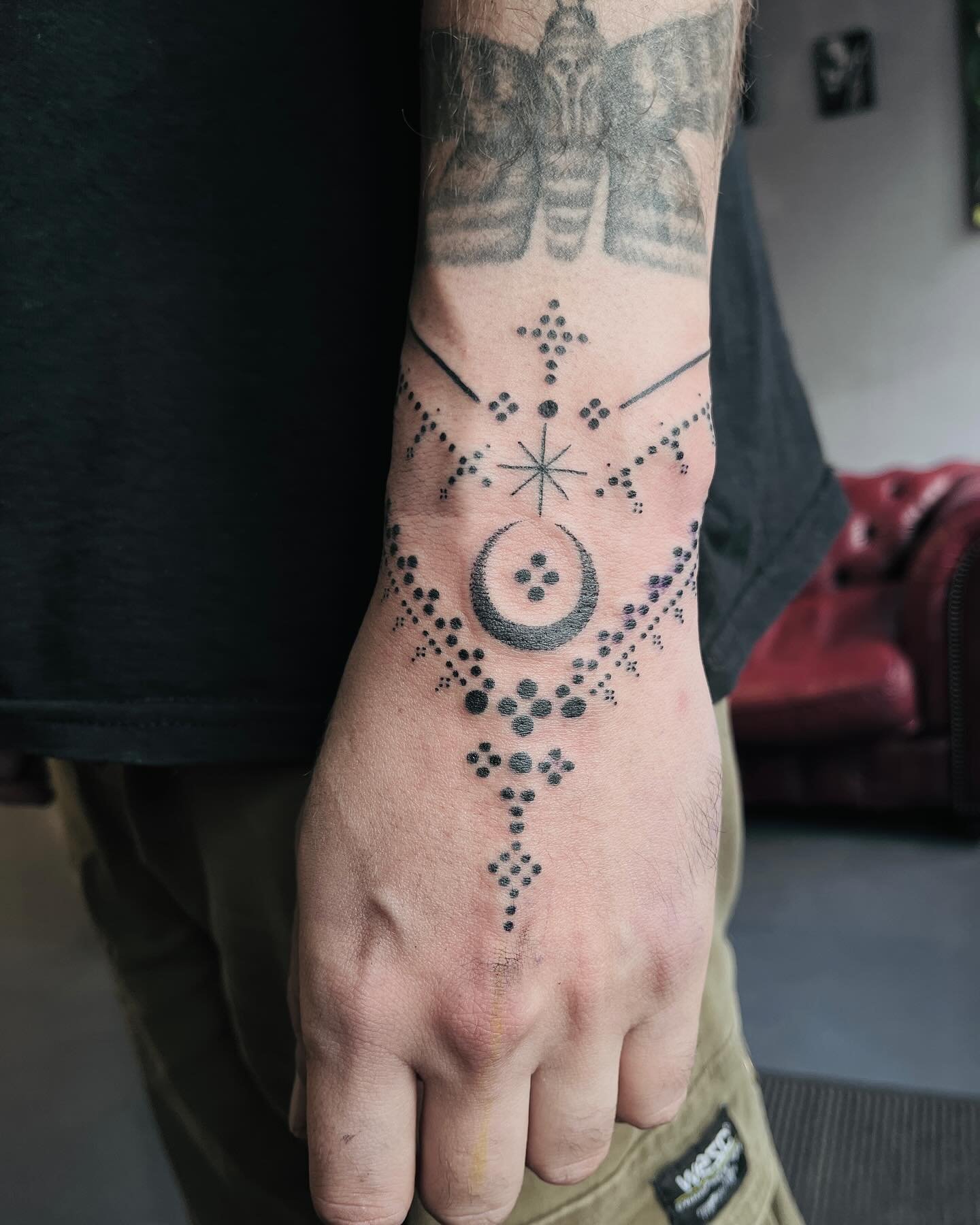 &bull; bracelet improvisation for @kuba_wargola 🖤 &bull; 
(moth not by me) 

#kiitsuneink #obsidianartsgalway #tattoos #galwayartists #BLXCKINK #linework #tattooartist #bodyart #ornamental #ornamentaltattoo #tattooart