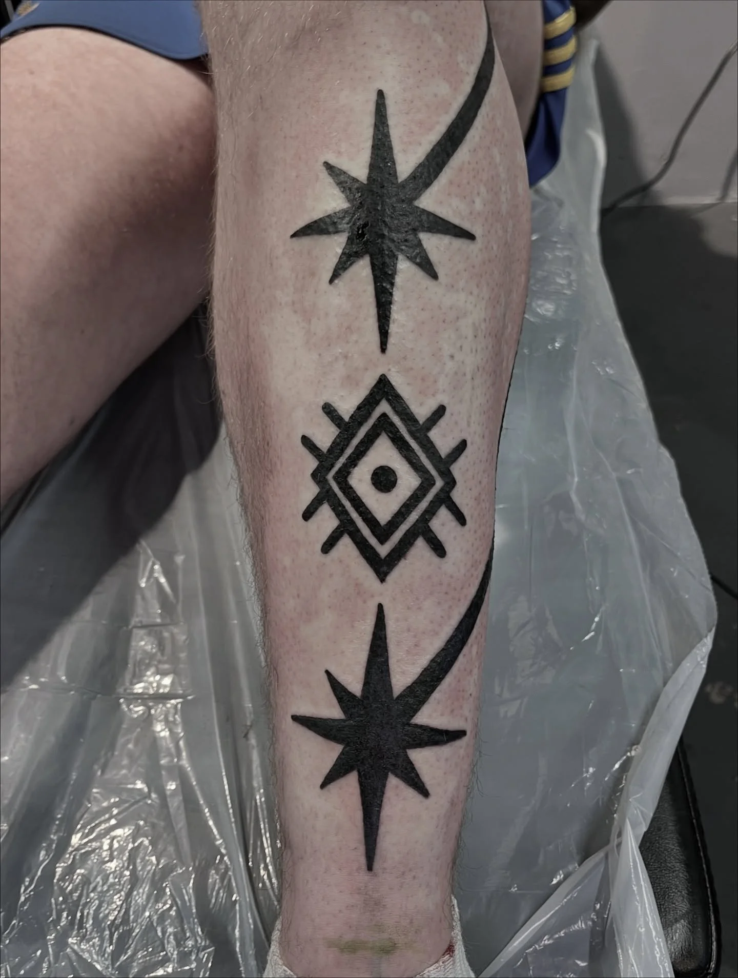 &bull; thank you Colm for bringing such a cool idea for this tattoo! 

If you&rsquo;d like something similar send me a DM and let&rsquo;s chat about it &hearts;️🏴&zwj;☠️ &bull;

#kiitsuneink #tattoos #galwayartists #BLXCKINK #linework #tattooartist 