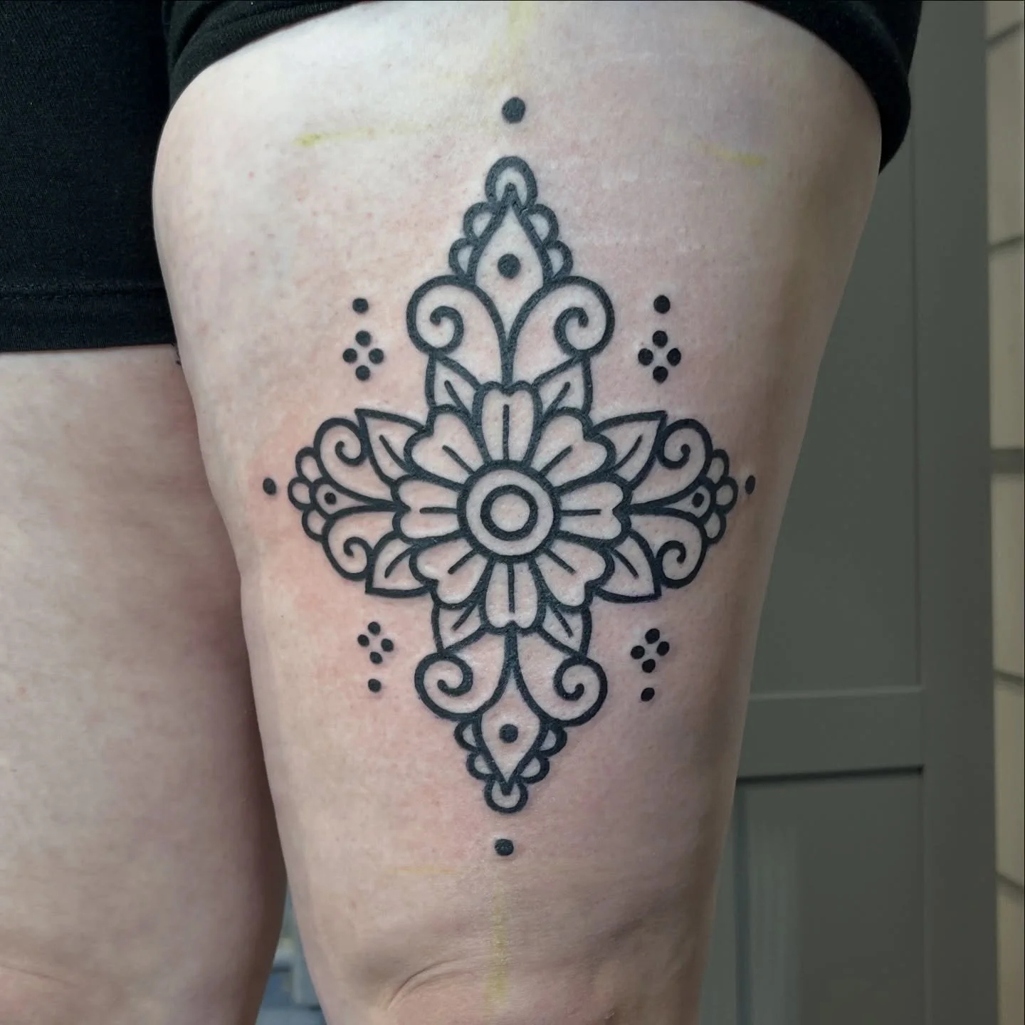 thigh ornament for Patricia 🤍 

Still have some spaces this month, if you&rsquo;d like to book send me a DM 🌞📿🏴&zwj;☠️

Done @obsidianartsgalway 

#tattoos #galwayartists #BLXCKINK #linework #tattooartist #bodyart #ornamental #ornamentaltattoo #t
