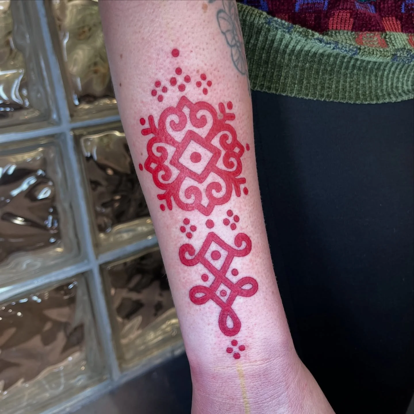 ornament for Chloe 🤍 last one of 2025

My bookings are open for January onwards, send me a DM if you&rsquo;d like to book in with me 🕉️🌞📿