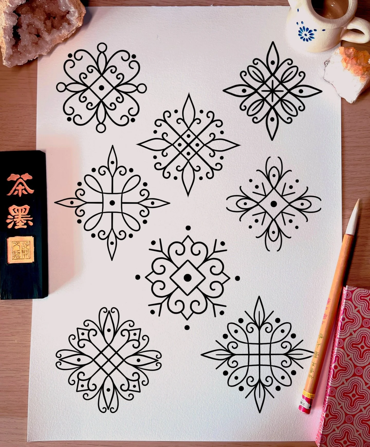 I&rsquo;ll be doing all these designs for special prices during the month of April! 🌹

1 design for 80&euro; 
2 designs for 120&euro; 

Send DM or book through link in bio 🌞&hearts;️🏴&zwj;☠️