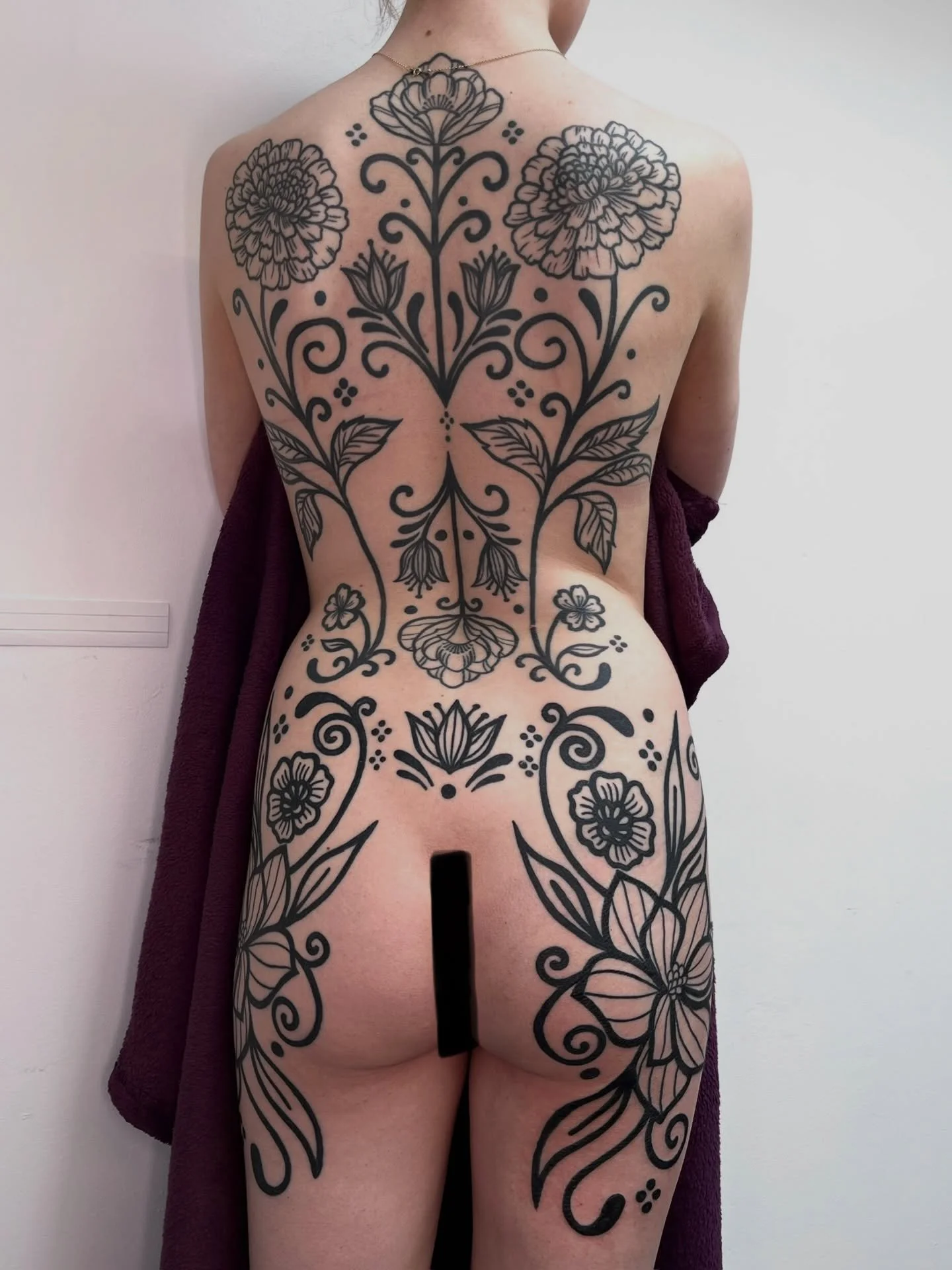 Project for Roisin who came to me first to get her full back and eventually wanted to add her glutes too ✺ loved creating this for her &hearts;️

If you want something like this just send me a DM 🌞 

#tattoos #galwayartists #BLXCKINK #linework #orna