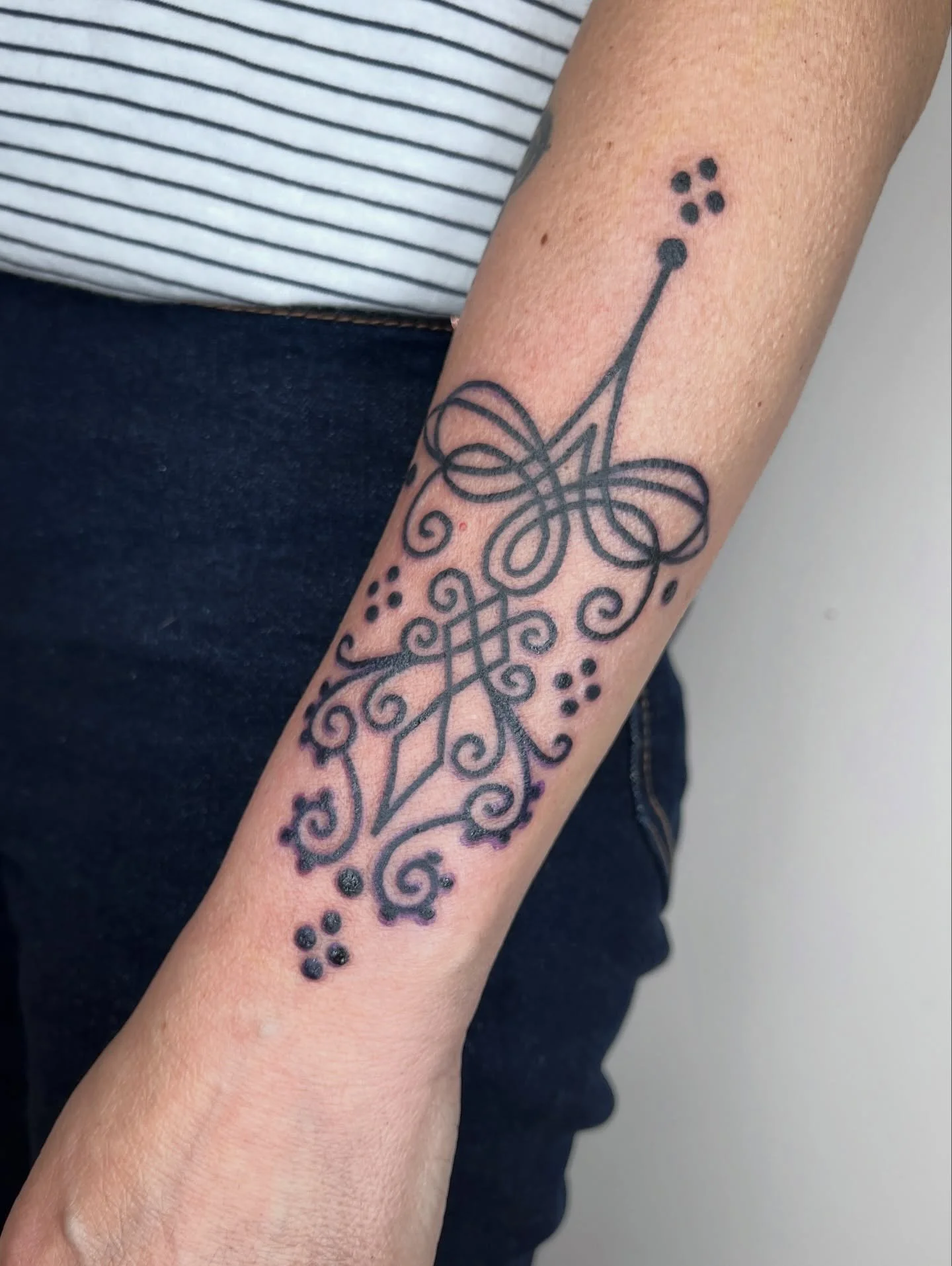 Custom ornament for lovely Simona. 
Thank you for your trust 🤍 

Also check her amazing work @cliodhnaskincare 🌞

Limited availability for the month of June, if you&rsquo;d like to get something done send me a DM 🕉️