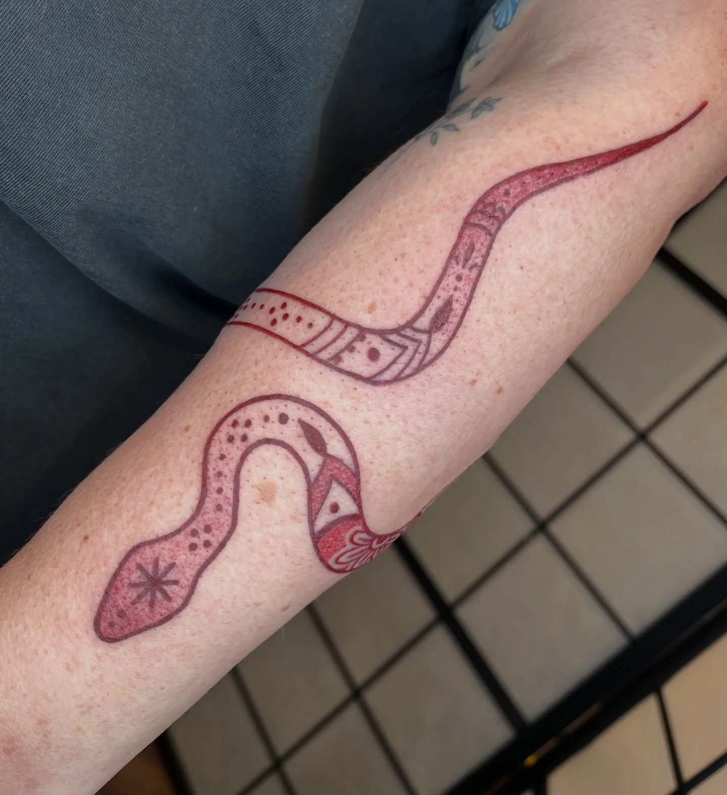 Some tattoos I&rsquo;ve done during this first half of the year that I never posted 🤍 

A little reminder that I do different stuff not just ornamental 🫶🏻