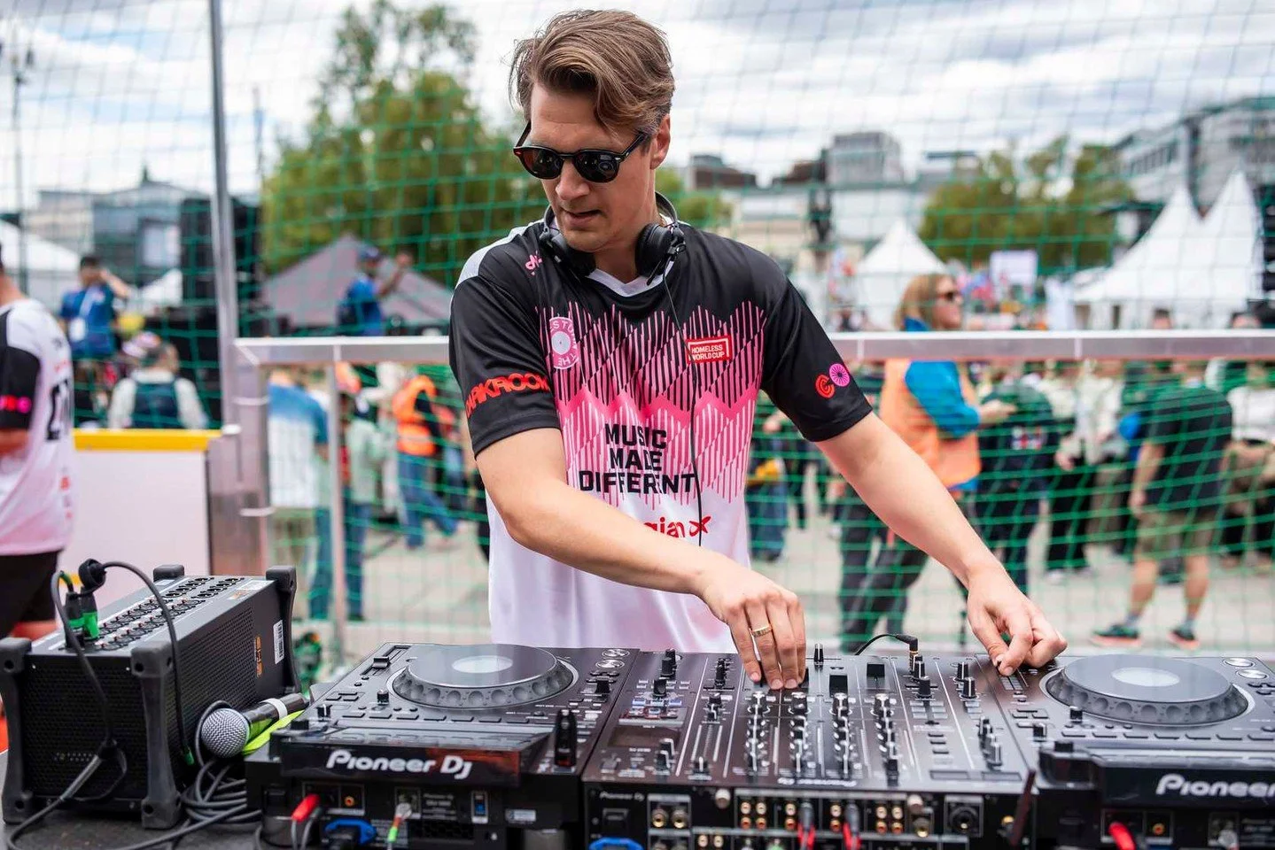 🎧❤️ Norwegian DJ Matoma brought the energy and the love to the Oslo 2025 Homeless World Cup &ndash; from the Opening Ceremony on Saturday 23rd August to a special collaboration with Scottish social enterprise Turn the Tables 🎶

🗣️ &ldquo;I am incr