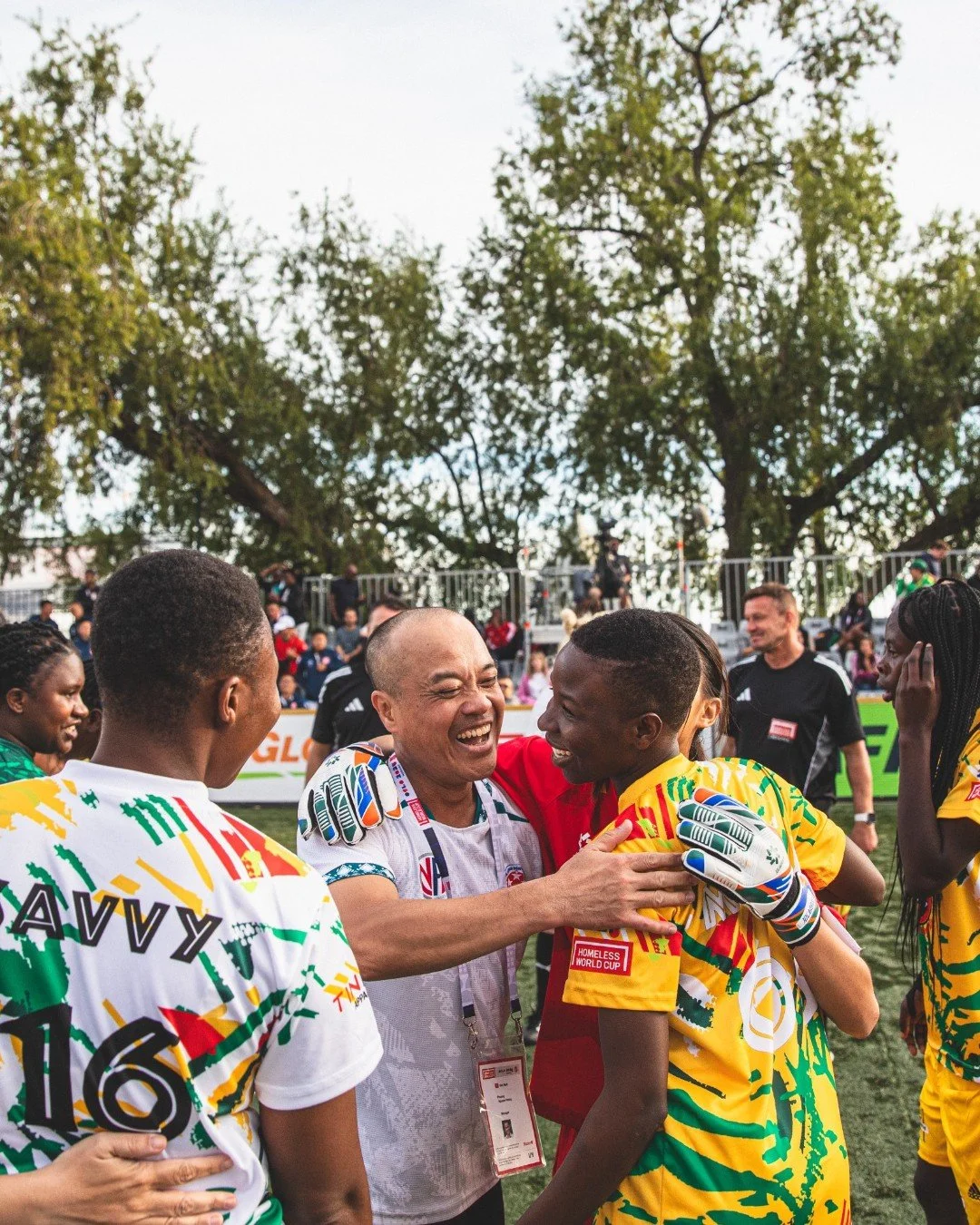 Today it's World Families Day ❤️

We love our Homeless World Cup Family - from the players, coaches and referees to the army of volunteers who make it all possible 🙌

Tell us your favourite memories from the Homeless World Cup 🏆

📷 John Anderson, 