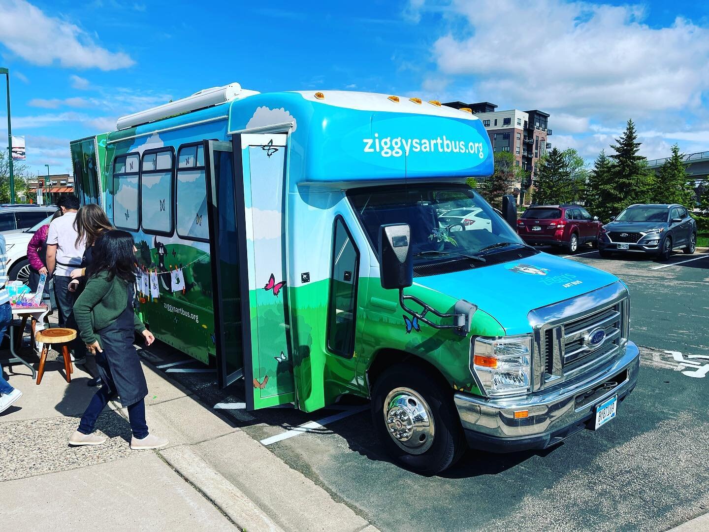 Ziggy's Art Bus is a free mobile art experience serving children with life-limiting illnesses is at the Brighter Days 4th Annual Walk/Run today!