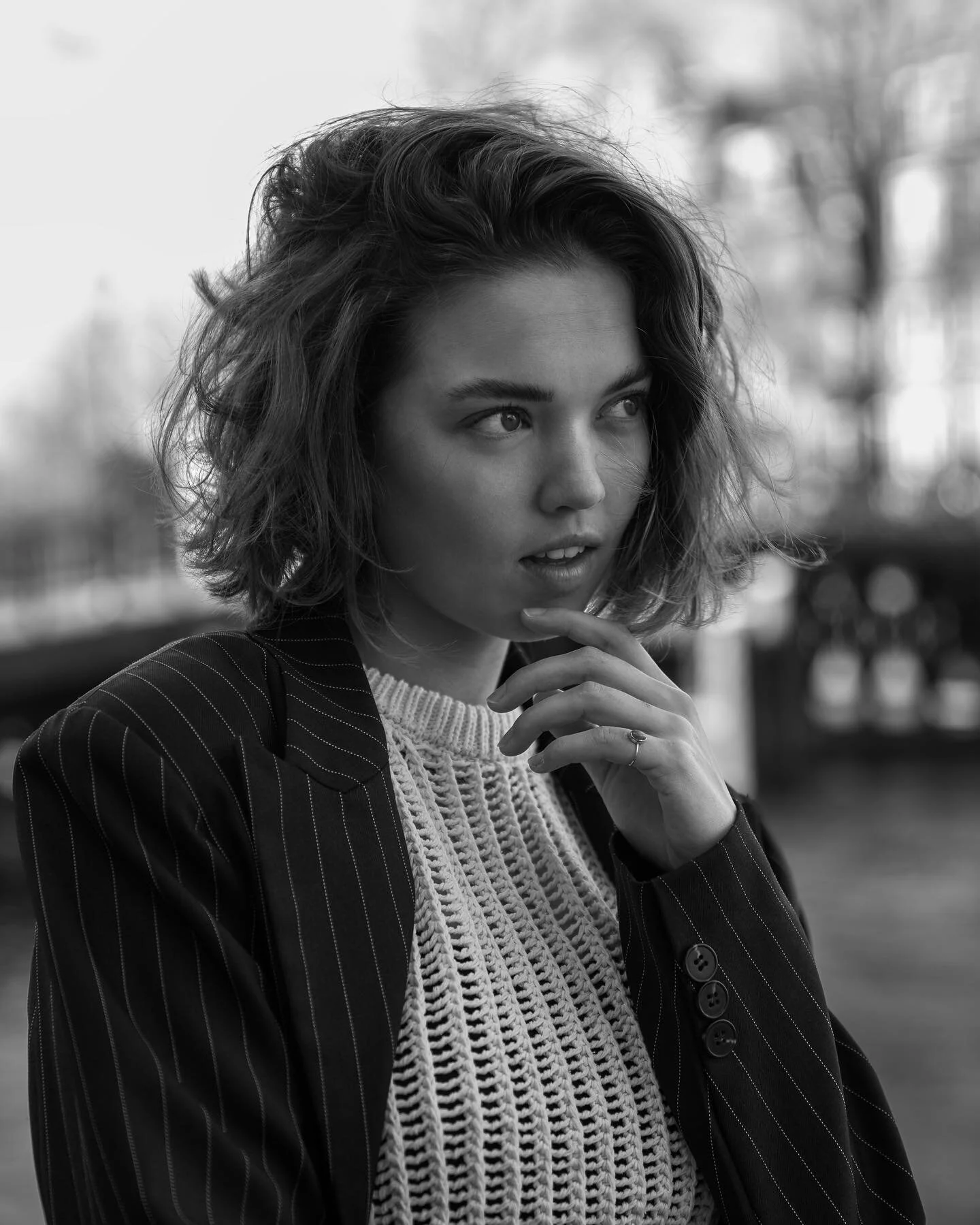 Ohhh yes she did 💇🏽&zwj;♀️

Hair @wiardi.koopmeiners 
Brows @ingebrows 
Photo @arakellphotography