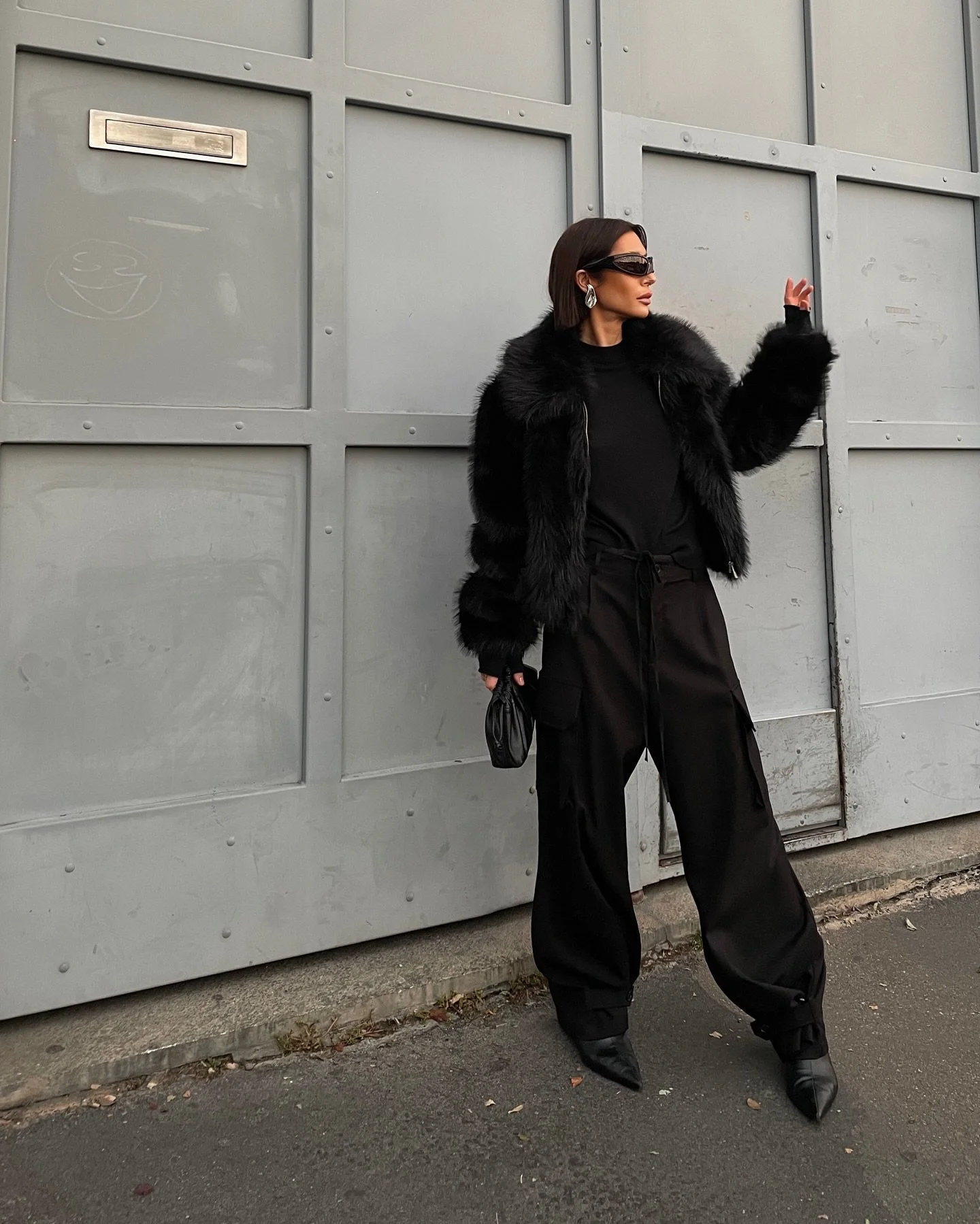 New obsession / Black cropped fur with cargo trousers

Faux Fur jacket @thefrankieshop
Merino cut-out top @erikacavallini_official 
Wool cargos @_meimeij_ 

@around.studio.pr 

.
.
.
.
.
#ootd #outfitcheck #totalblack #blackoutfit #minimalstyle #mini