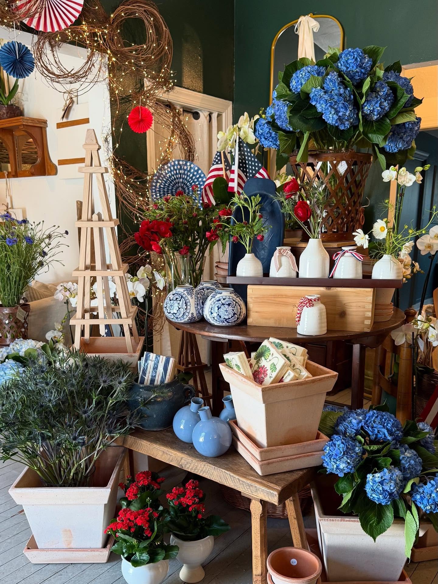 Ready to CELEBRATE the 4th of July!!! 🇺🇸 With the heat of the last few weeks most hydrangeas are shot 😩 (limelights being the exception) We&rsquo;ve got you covered with all the shades of blue and a lot of other GORGEOUS flowers to make your party