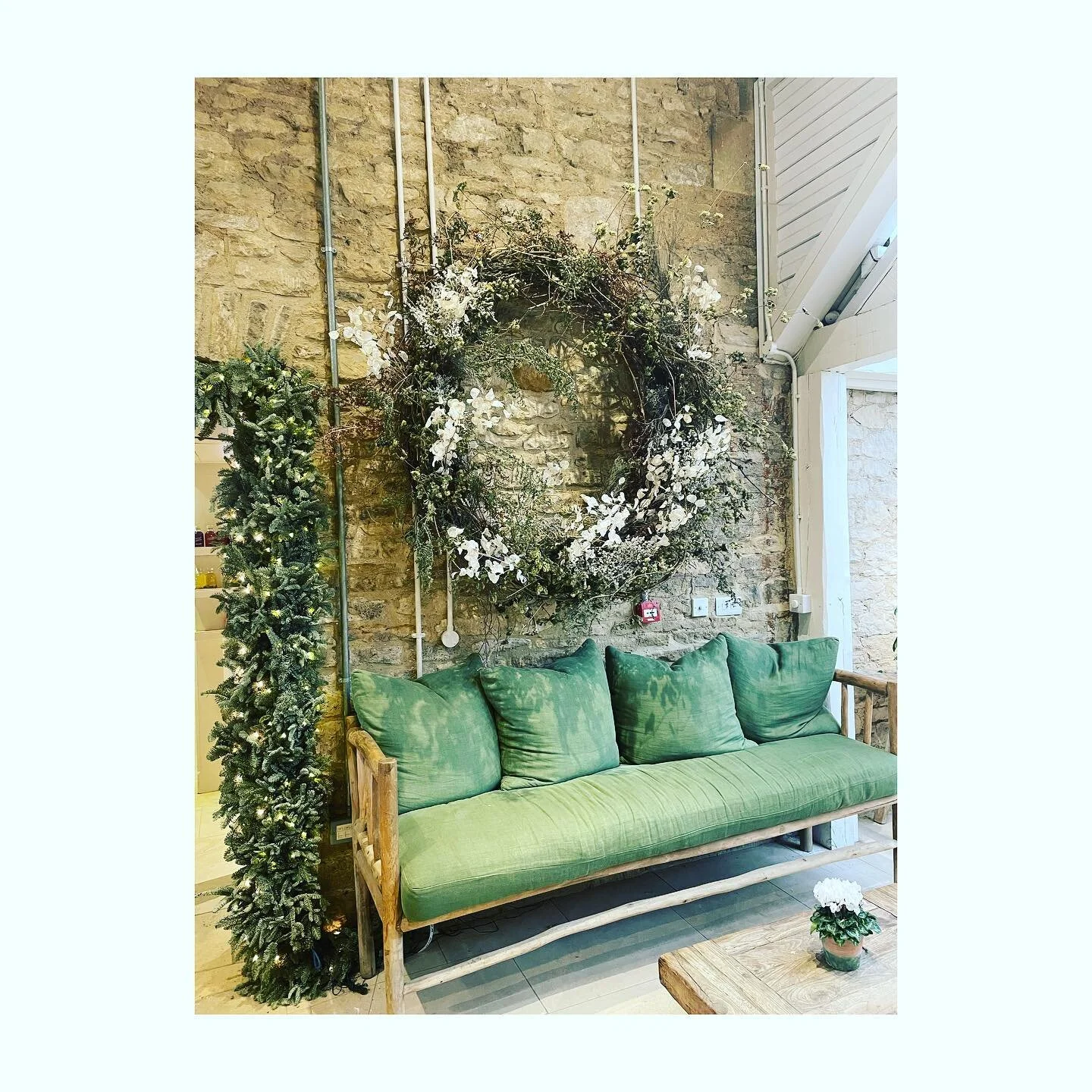 Lovely wreath simplicity @daylesfordfarm yesterday. Think mine will be having a bit more punch than this though as and when it happens.