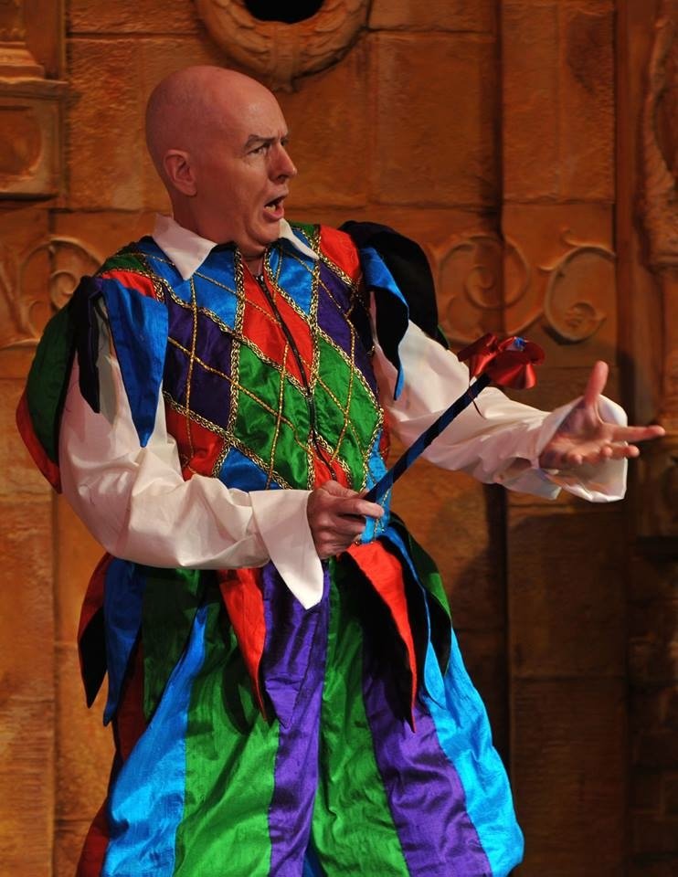 Andrew Mayor als Rigoletto