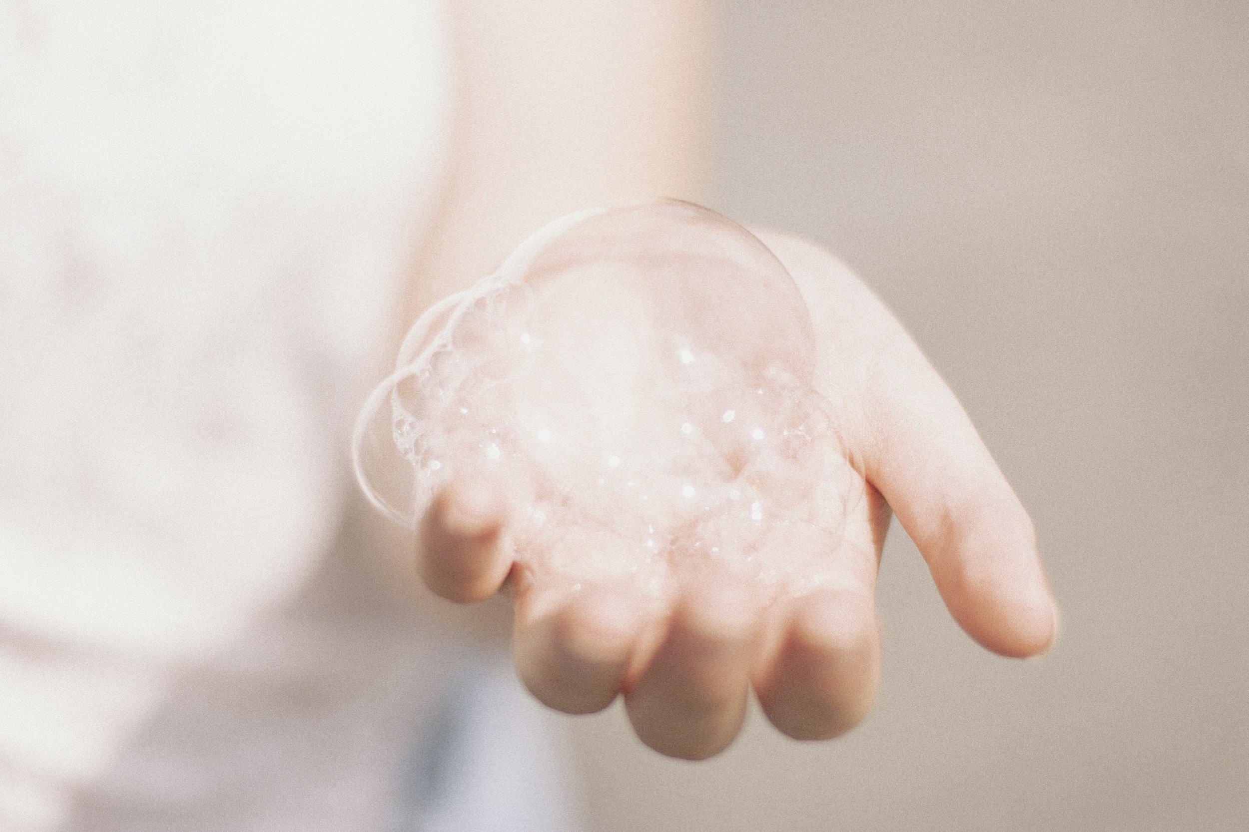 Comment et Pourquoi Utiliser un Savon exfoliant ?