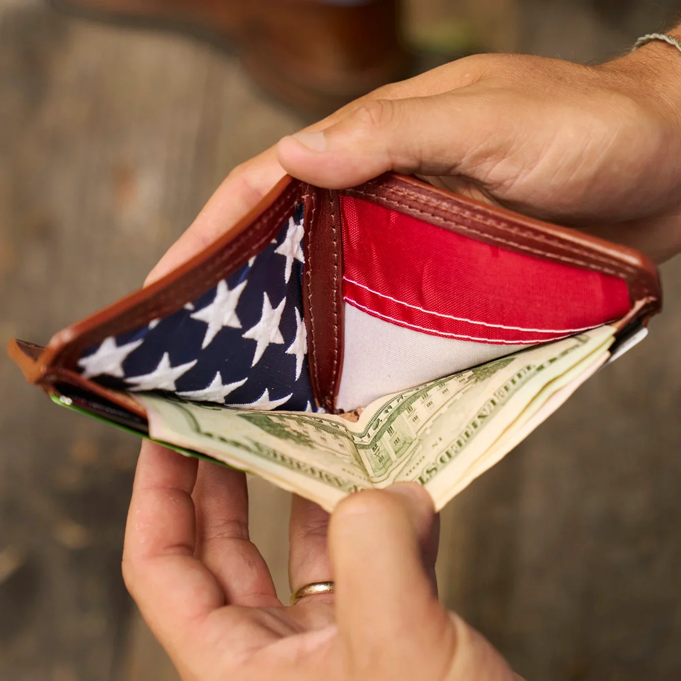 wallet-02.webp