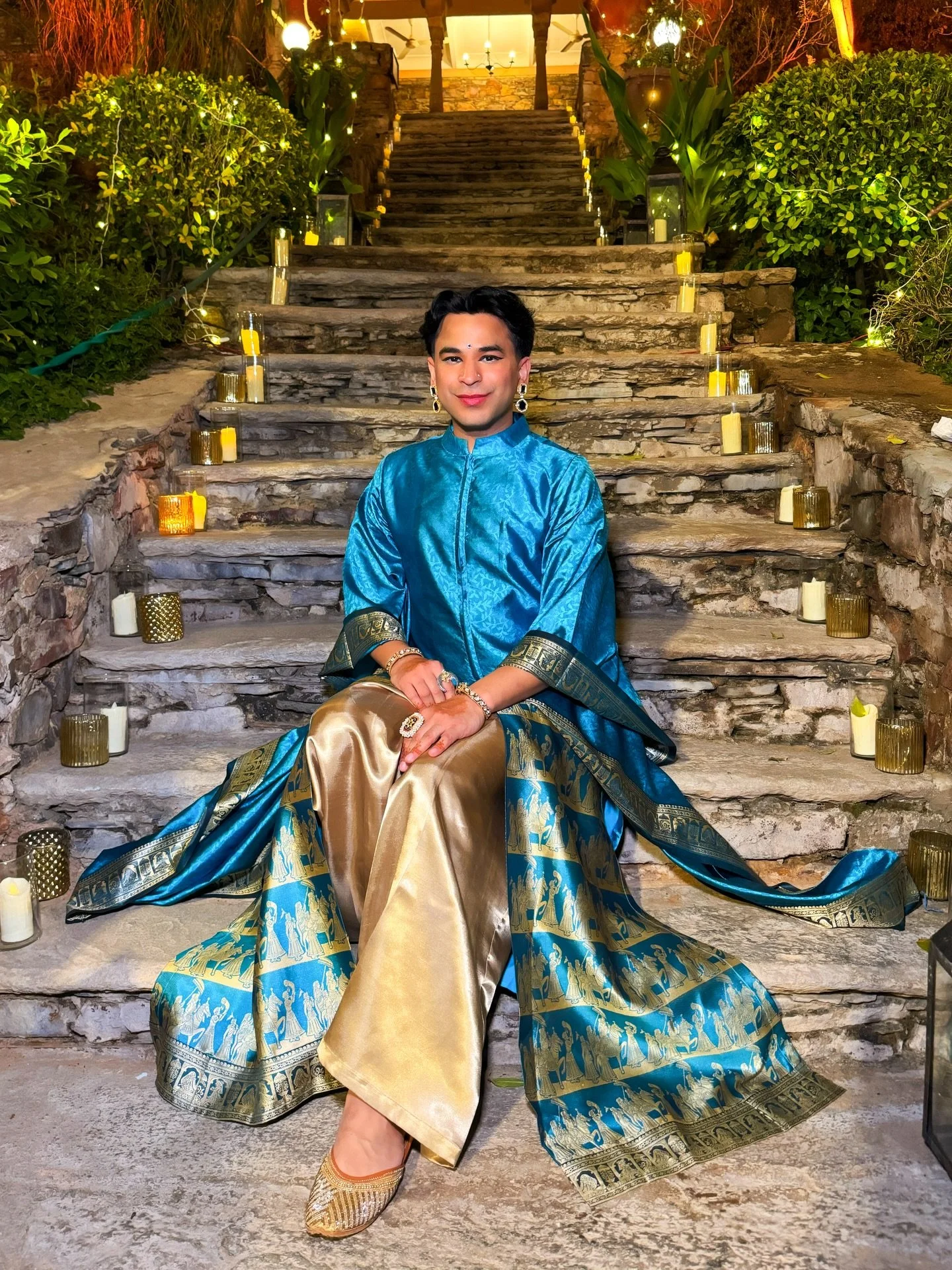 happy lunar new year!! 🐴🧧✨

outfit by mum @kamlukirpalani 🩵