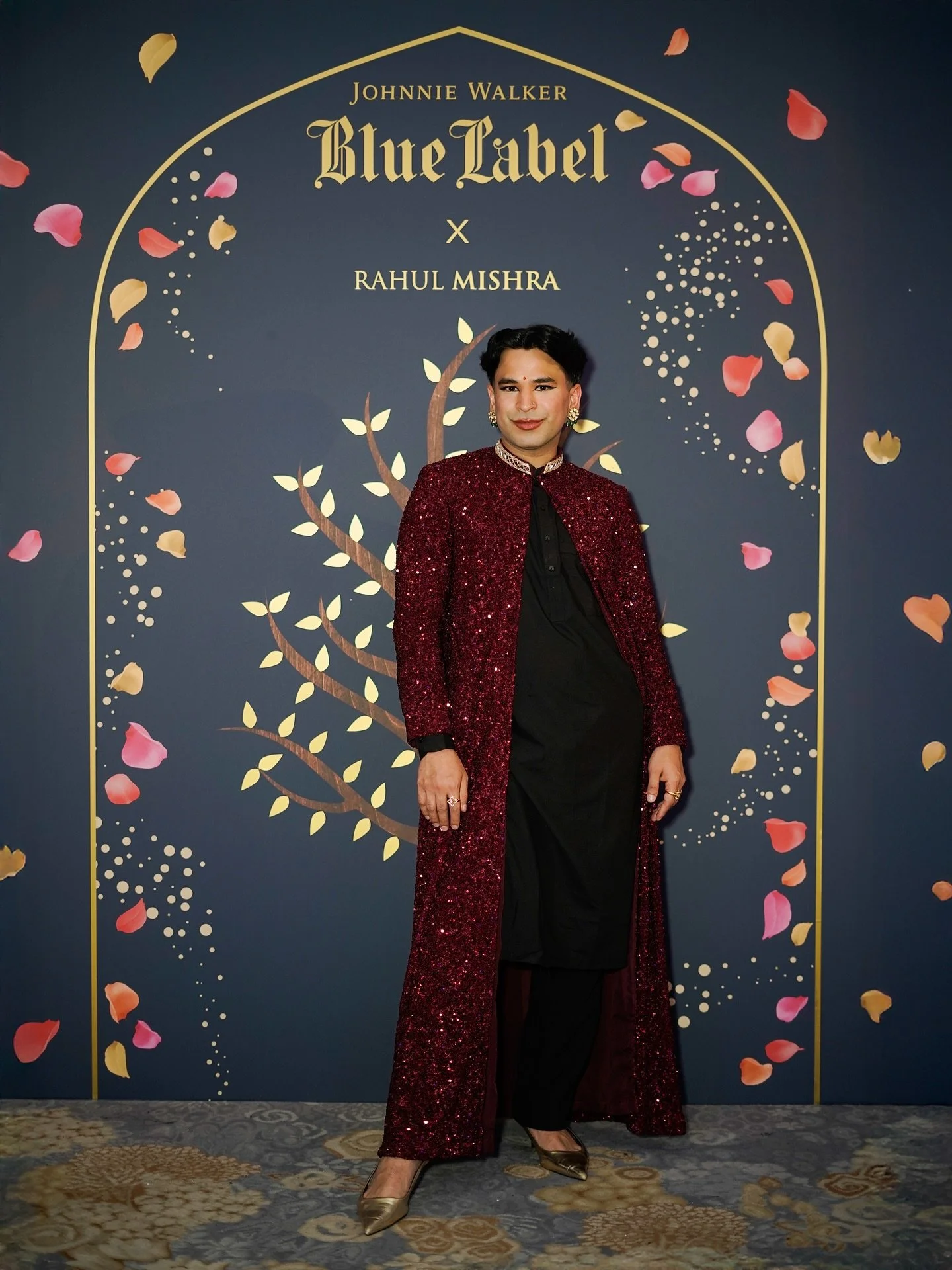 A night with @johnniewalker &amp; @rahulmishra_7 at @thedorchester ✨

Thank you to @meenakhera444 for the kind invitation 🌷

Outfit by @ektamelwani 💃🏽

Gorgeous photos by: @davebenett @karanjee @harakaur_photography @s.kumar_pictures 📸

#RahulMis