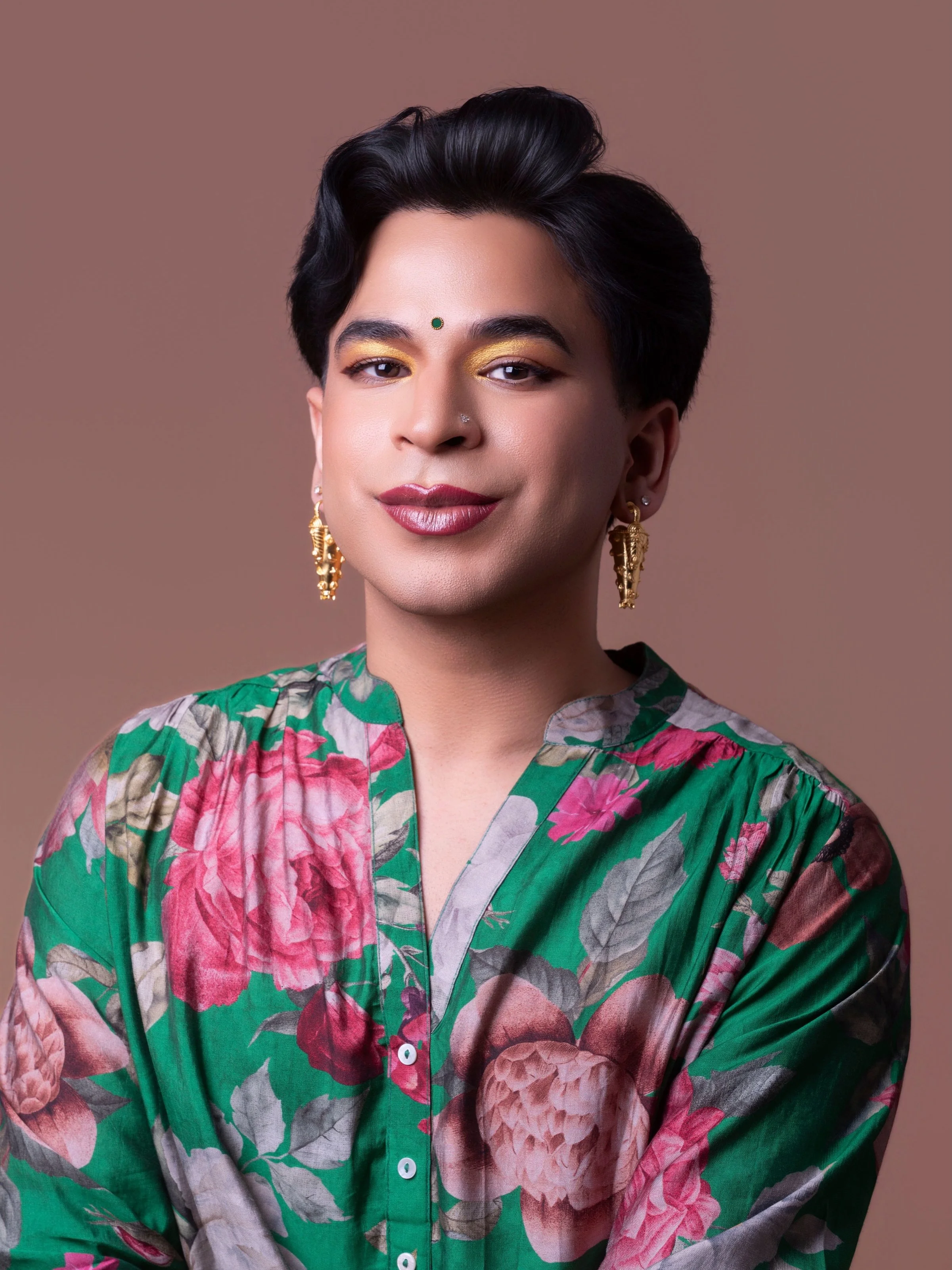 Rose rose ka drama 🌷

📸: @saunakspace
💄: @hita_makesart 
💪🏼: @_rohit_visuals 

#pride #florals #desi