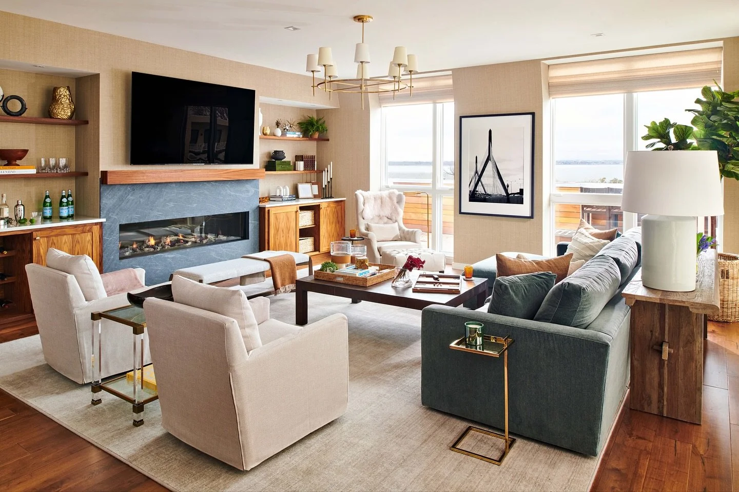 As the sun sets sooner and the temperatures dip, the living room in this Boston penthouse invites you to settle in and stay awhile. ⁣
⁣
⁣
Interior design: @robingannoninteriors⁣
Photography: @dancutronaphoto⁣
⁣
⁣
⁣
⁣
⁣
⁣
⁣
⁣
⁣
⁣
⁣
⁣
⁣
⁣
⁣
⁣
⁣
⁣
#fire