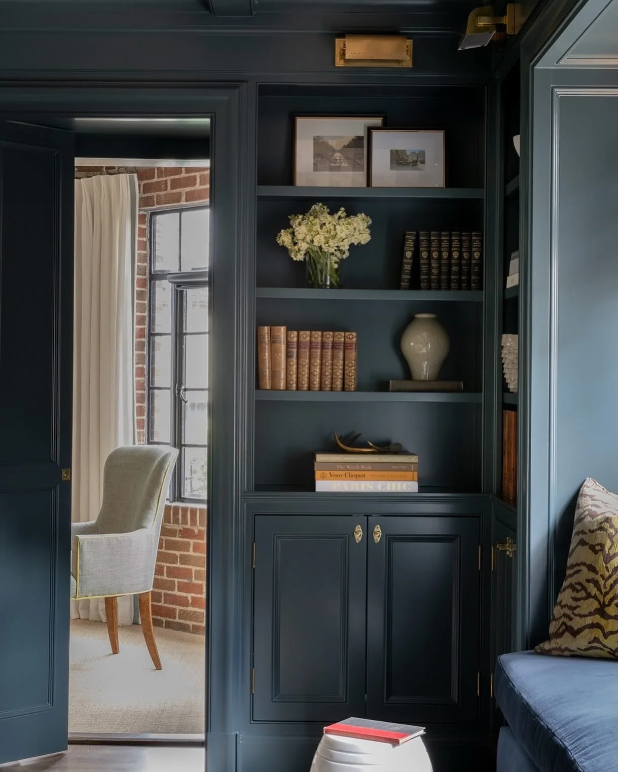 I LOVE a good bookcase moment&hellip;especially as I try to figure out what books to read over vacation! What&rsquo;s your favorite book of 2025?