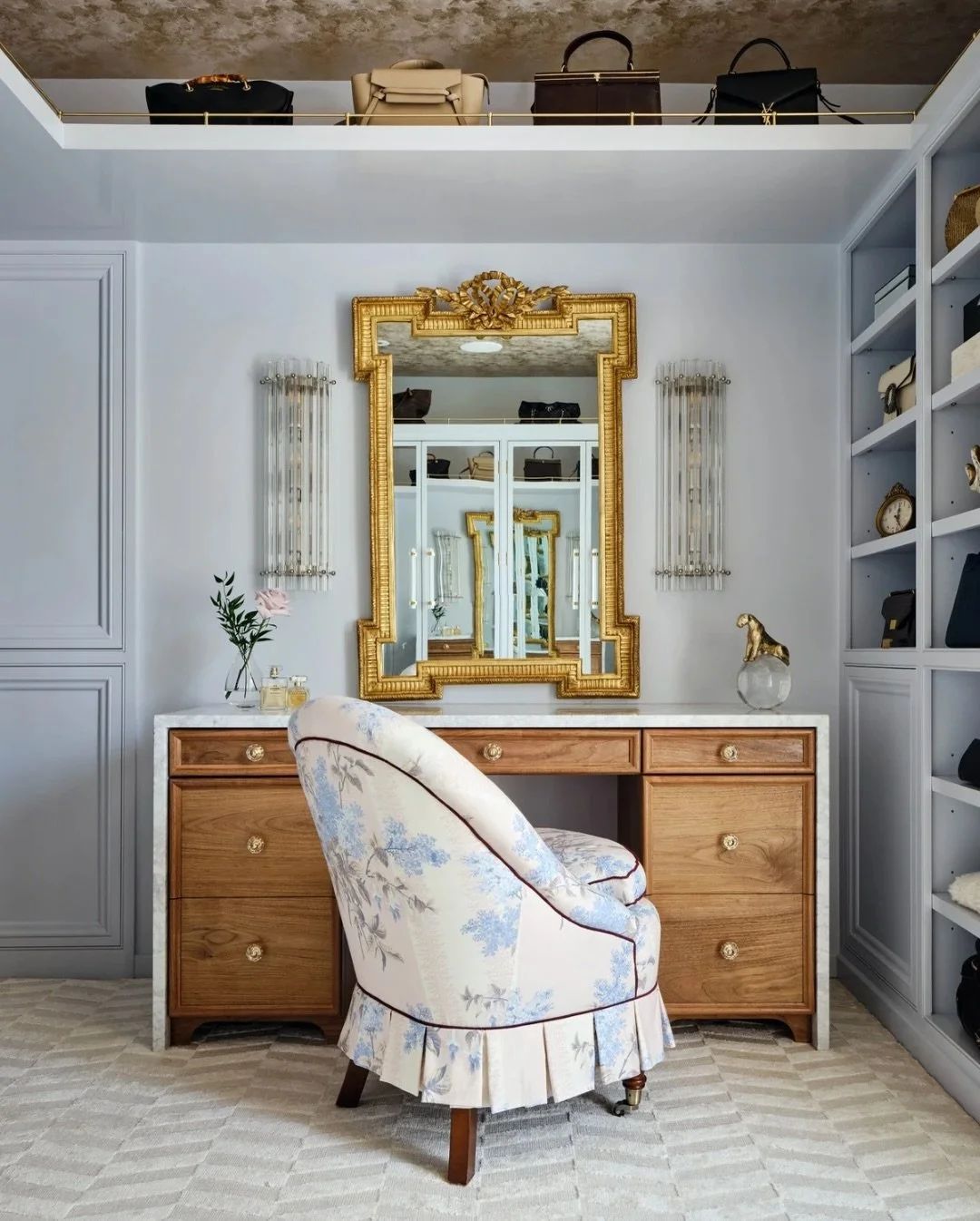 Dressing rooms&hellip; where elegance meets everyday rituals. Designed for quiet moments, whether it&rsquo;s the morning routine or a stolen moment of stillness at the end of the day.⁣
⁣
⁣
Interior design: @robingannoninteriors⁣
Builder: @highline_co