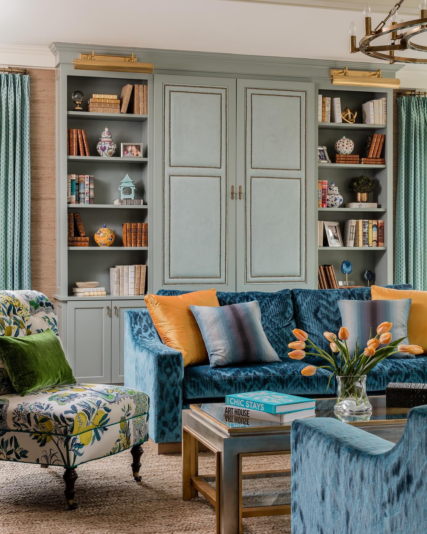 Design comes to life through layers: pattern, texture, color, and thoughtfully chosen details.

Interior design: @robingannoninteriors
Photography: @michaeljleephotography