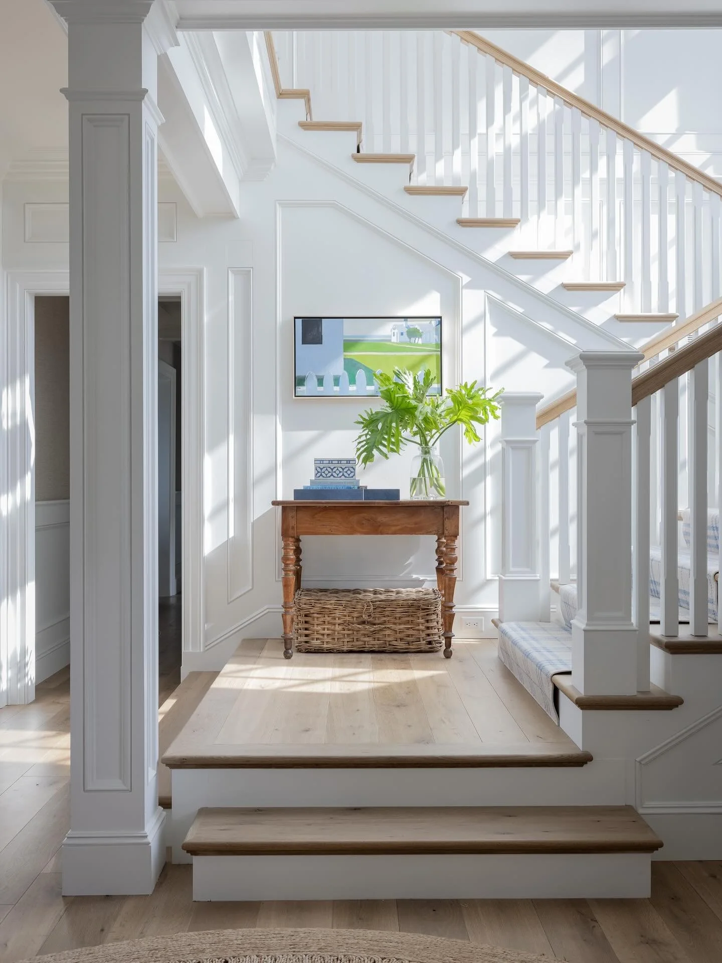 Staircases are one of the more practical parts of a home, but there&rsquo;s no reason why they can&rsquo;t be picturesque, too.

Interior design: @robingannoninteriors
Architect: @patrickahearnarchitect
Builder: @ejjaxtimerbuilderinc
Photography: @mi