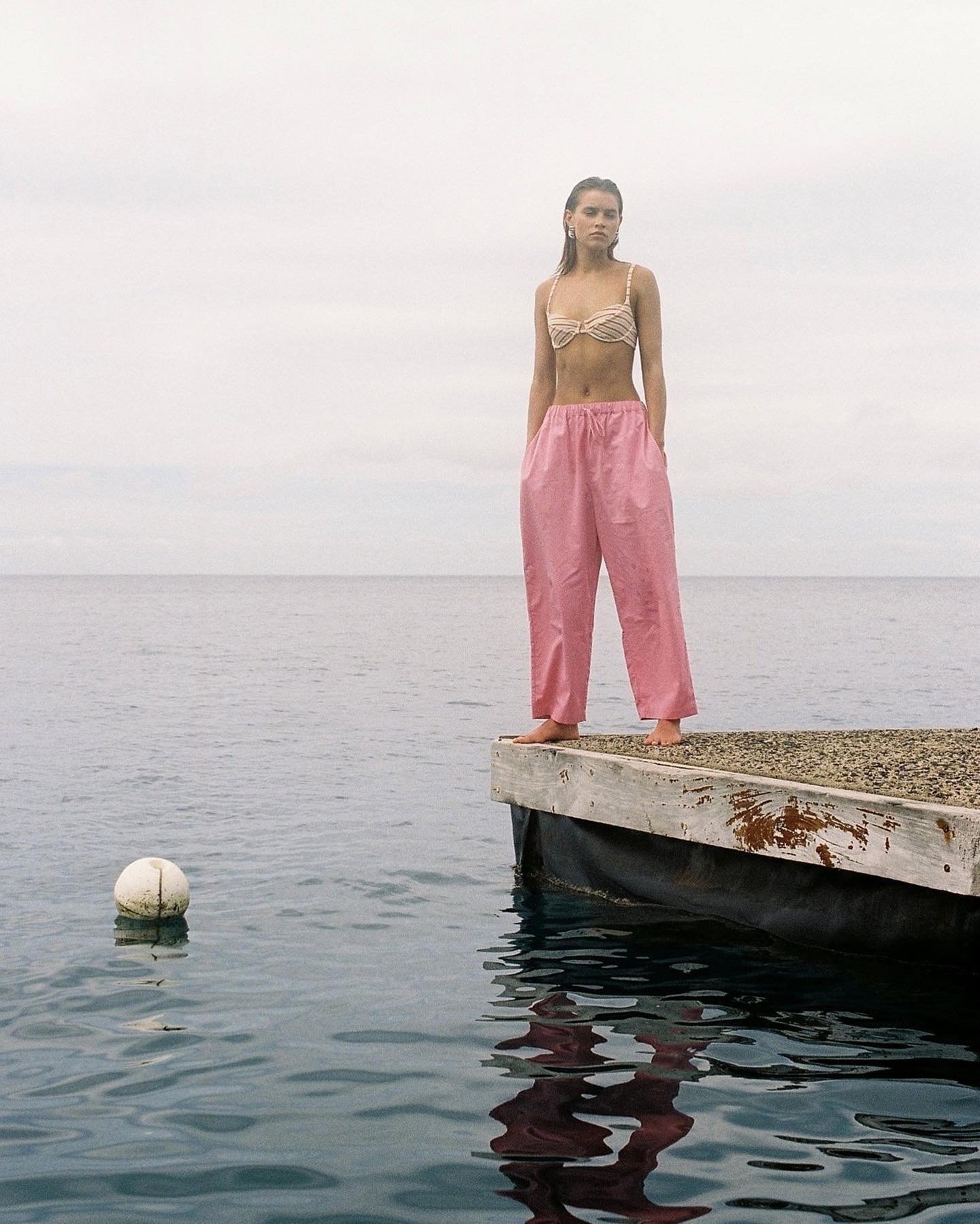 The Sea Pink Cotton Pant by @zuluandzephyr features a flattering A-line silhouette with a high-waisted fit and slightly tapered leg. 

The shop is full of so many new arrivals and we are here today 11-5pm 🤍🕊️