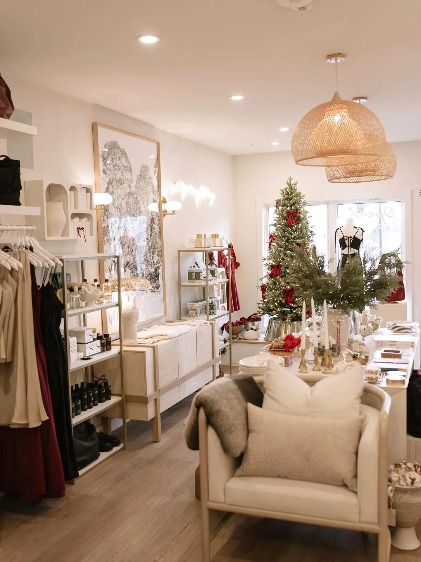 Tis the season 🎄🦌✨

Photos via our beautiful friend @laurakarlphoto