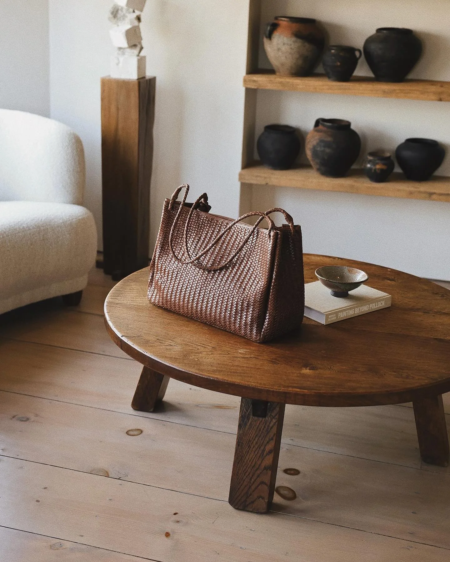 New @bembien Lux Tote 🤎

Made in luxurious, handwoven leather with a wide base and soft, malleable shape. Wear it as a work bag or travel bag to sit atop your roller suitcase.