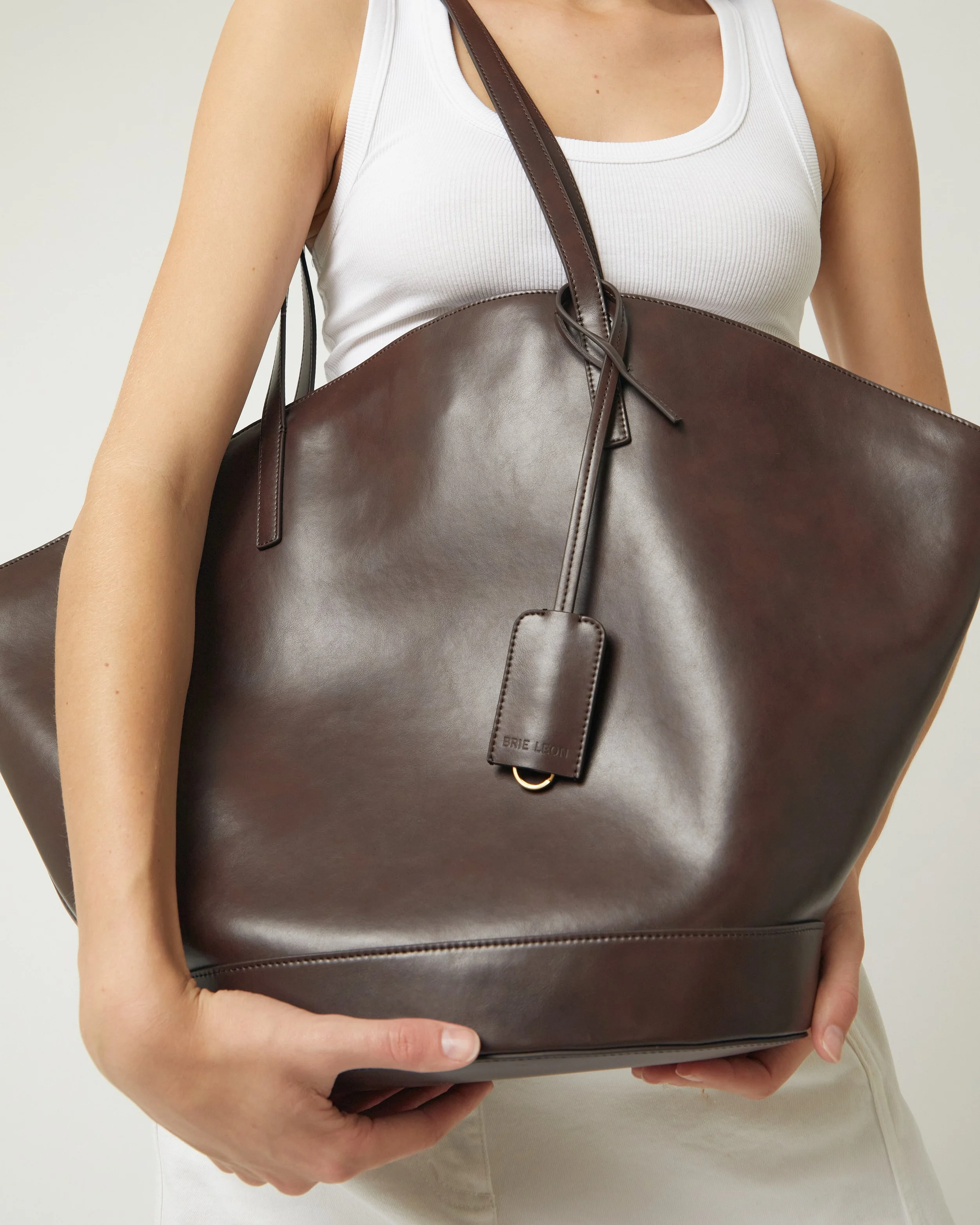HEATHER TOTE BAG - GANACHE - ON BODY - DETAIL.jpg