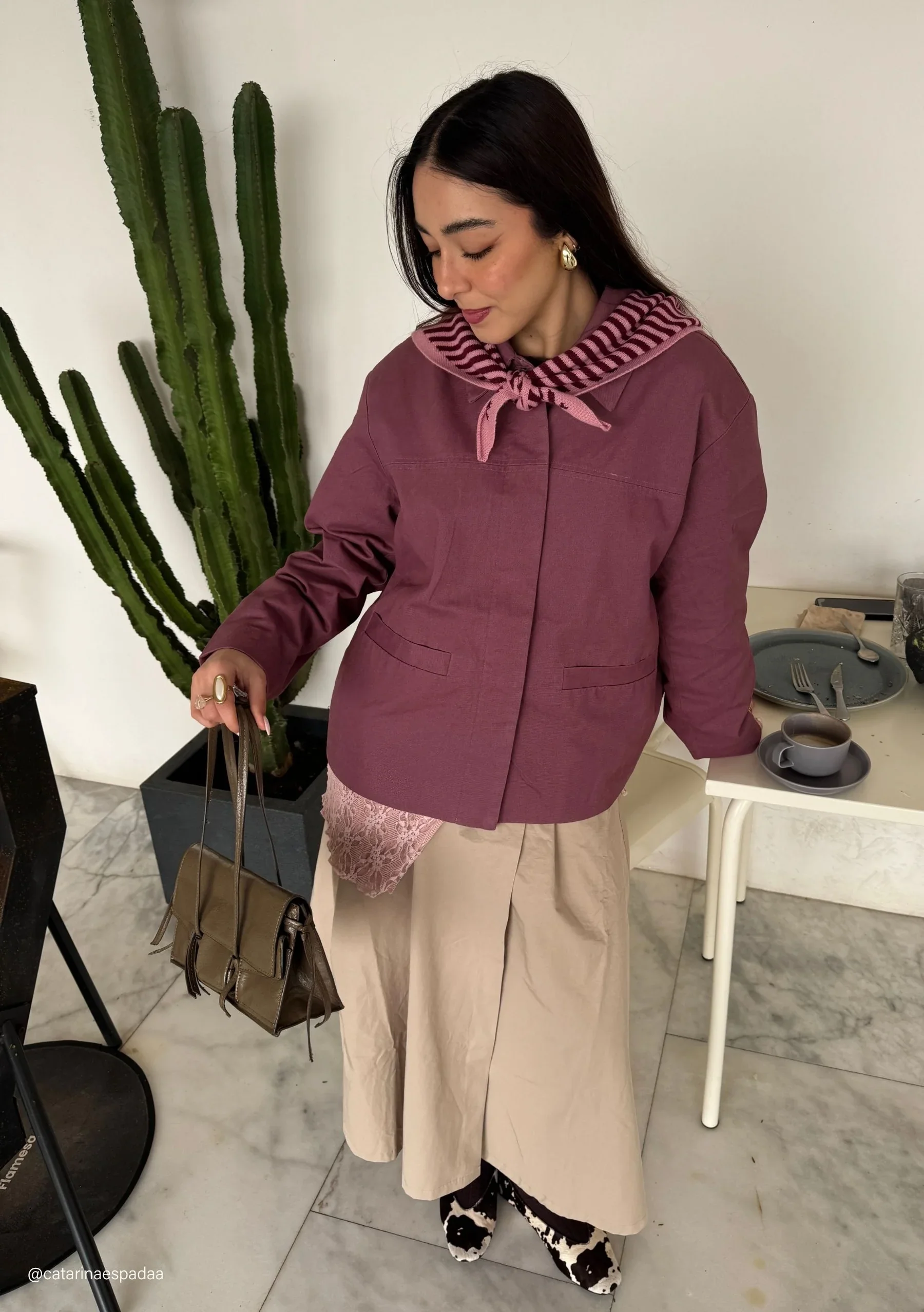 TBCo_Triangle_Scarf_in_Pink_and_Burgundy_Stripe_-_catarinaespadaa.webp