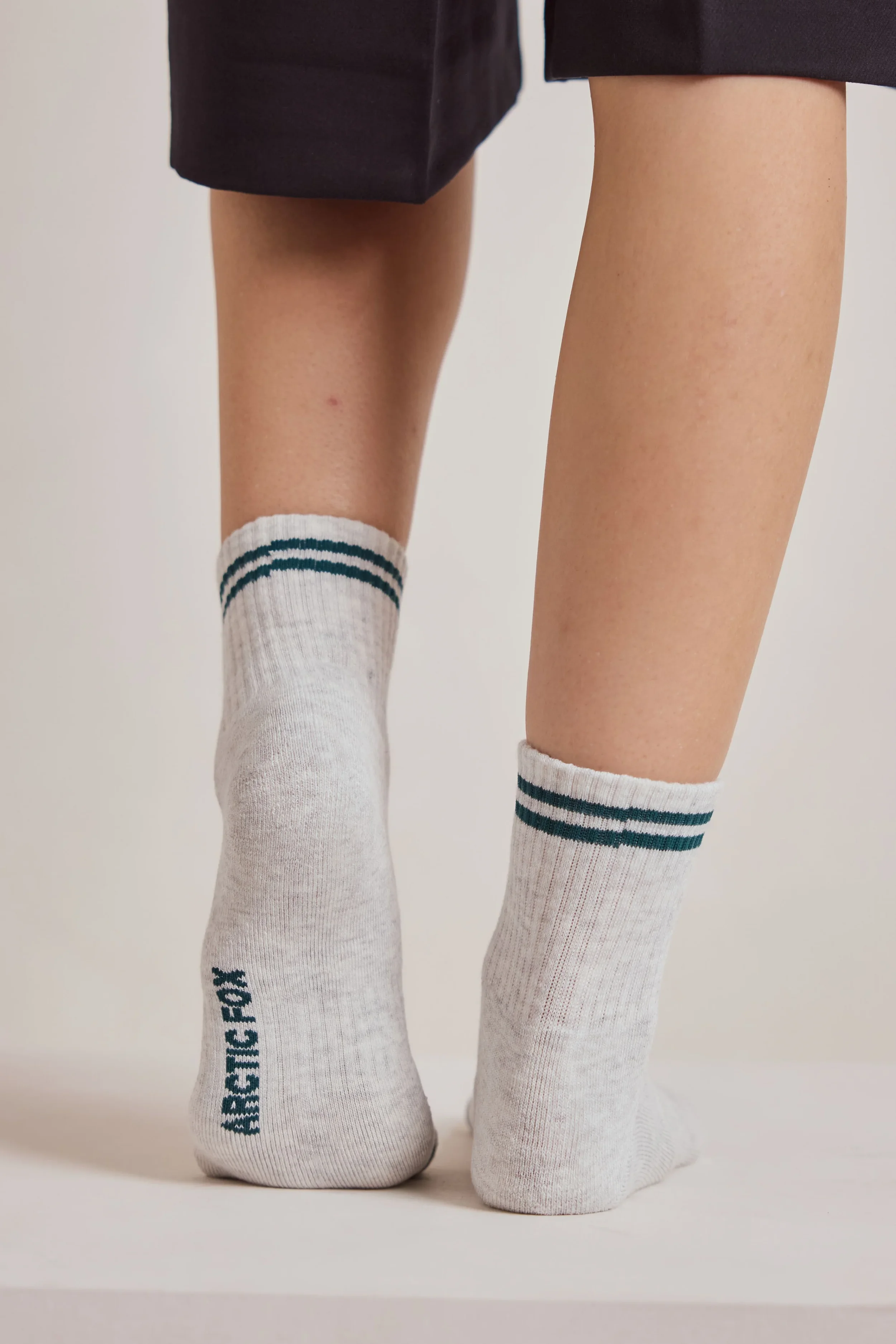 arctic-fox-bamboo-everyday-striped-socks-grey-26-3.webp