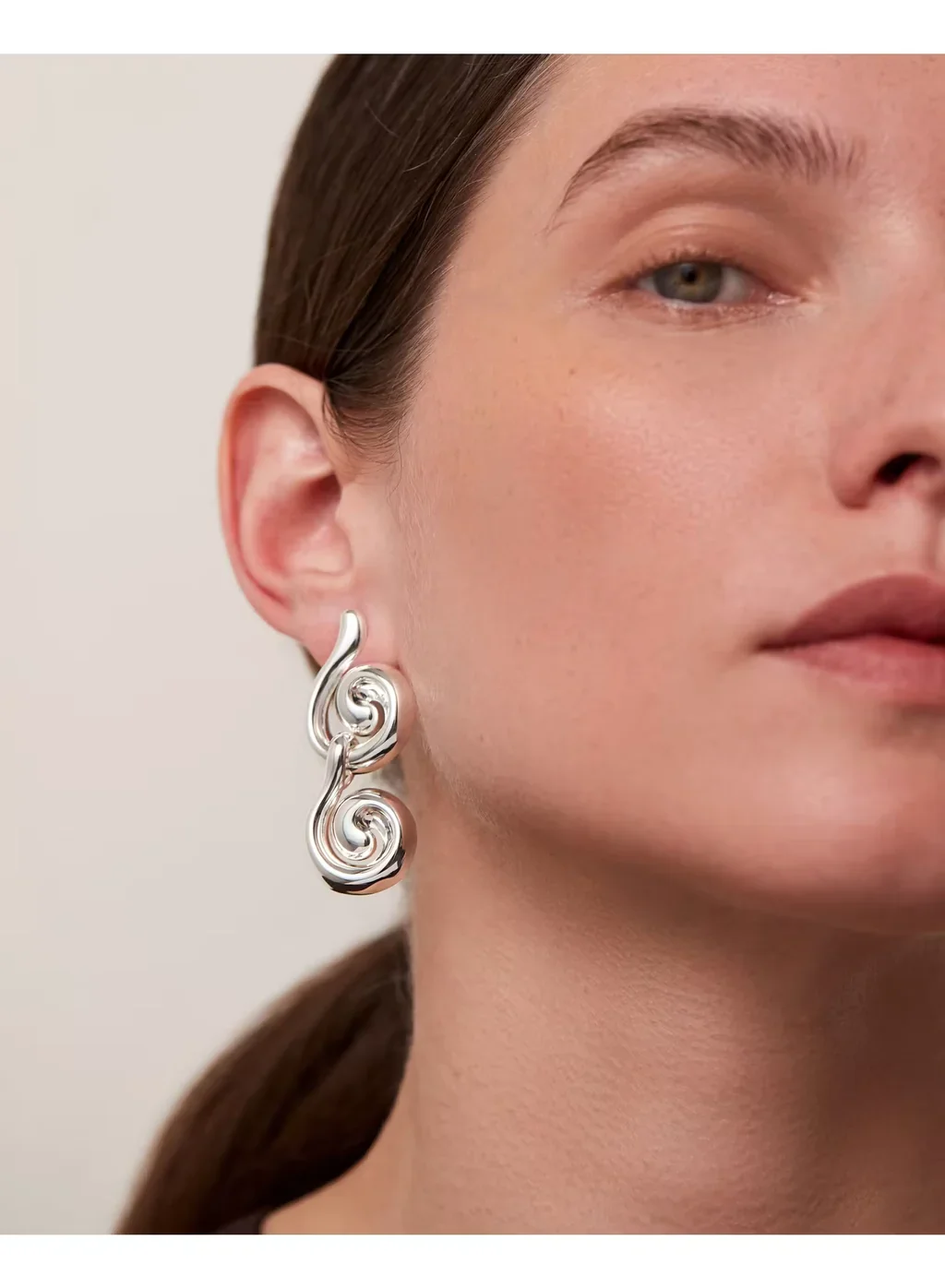 JB3546-HPS-Small-Nico-Earrings_2.webp
