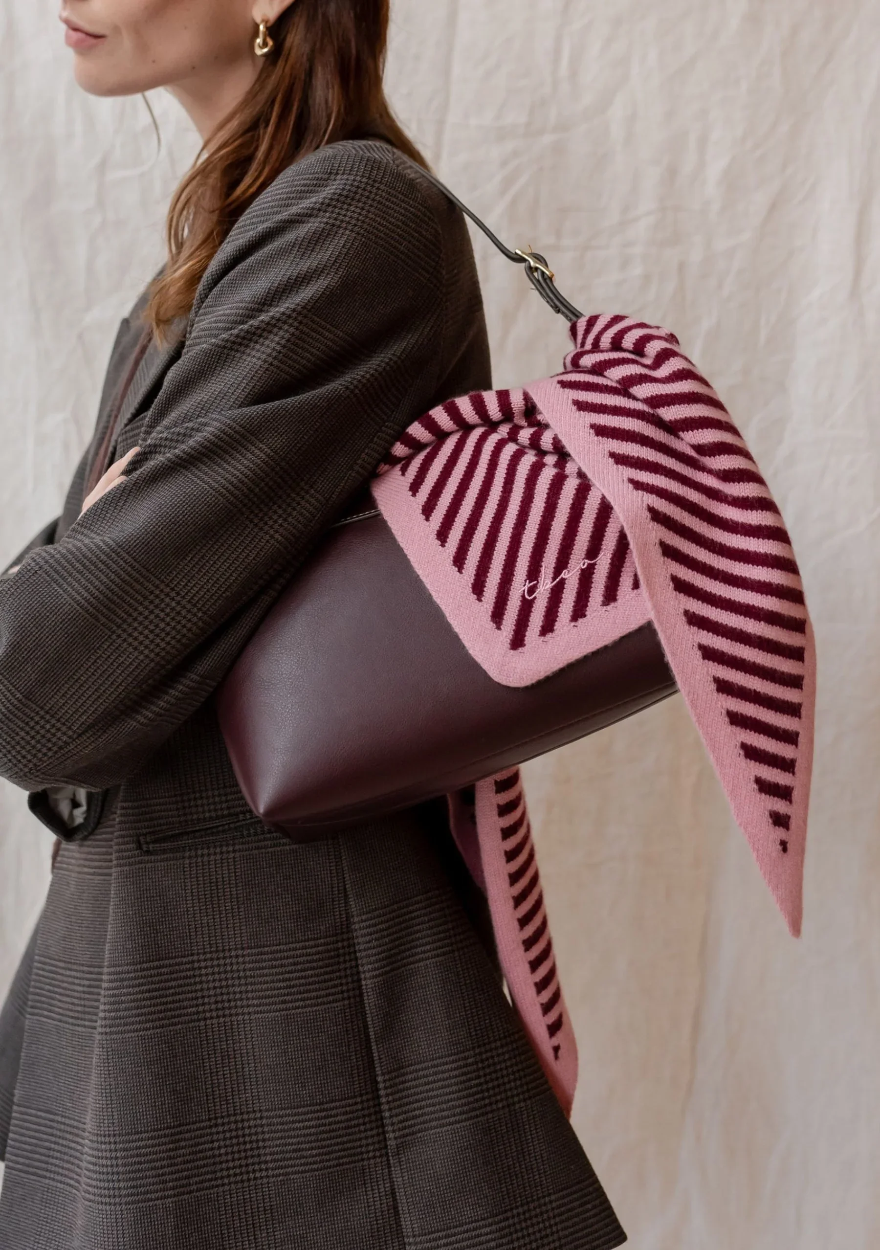 MTSSTPKA-MerinoTriangleScarf_PinkStripe-4-2.webp