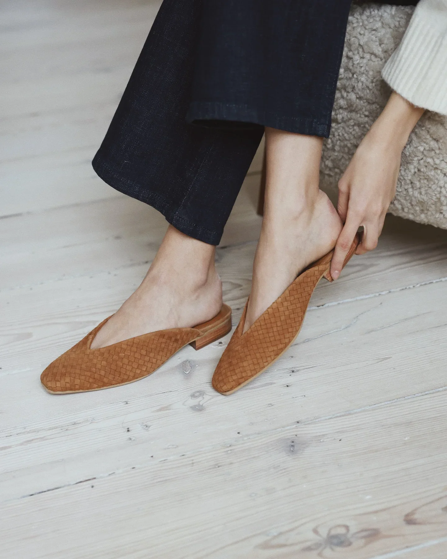BEMBIEN-Faye-Suede-Woven-Copper-1_1440x1800.webp