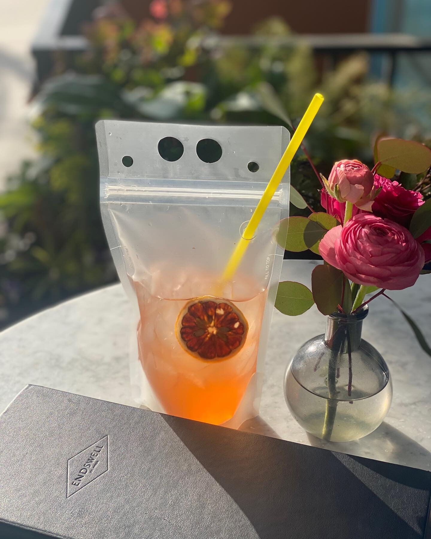 Get your to-go cocktails, Capri style now at Endswell 🍹 That&rsquo;s right, all our meticulously crafted cocktails come (and go) in these perfect little pouches! So grab one on your evening walk, grab a few for a friend meetup in the park, or grab o