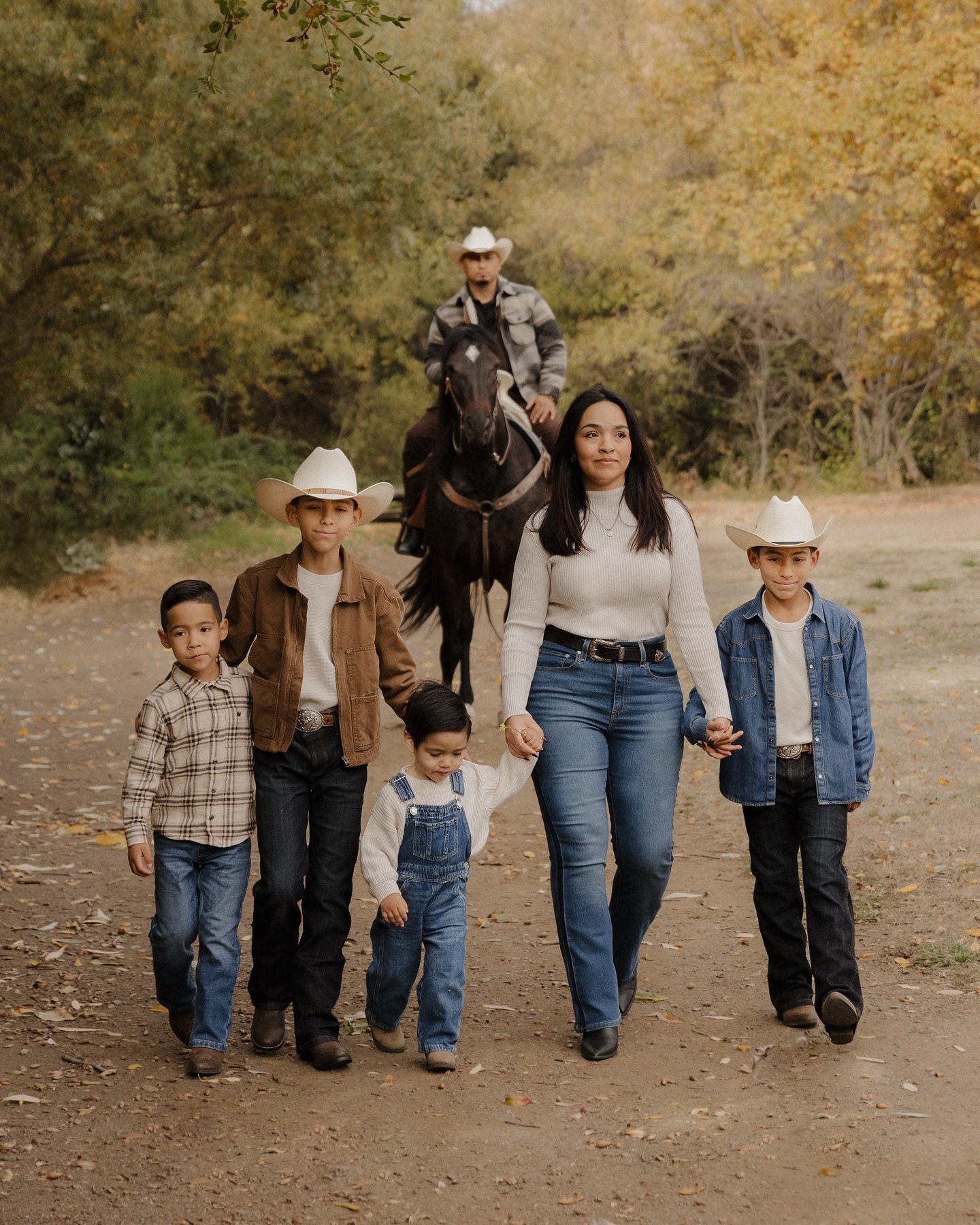 Mini Sessions go live tomorrow at noon! My newsletter subscribers already have access and are currently booking. Thank you subscribers! 

Garin Regional Park in Hayward is one of the locations for Nov. 23rd and I took these photos there last year of 