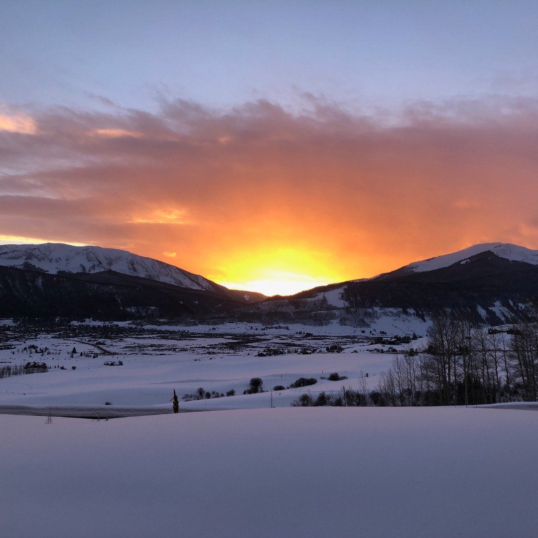 April showers bring May flowers... and sometimes snow in Crested Butte! Embrace the unpredictable beauty of spring in the Rockies! Happy Friday!

.
.
.
.
.
#bringingdreamshome #bluebirdrealestate #crestedbutte #crestedbuttecolorado #crestedbuttereale