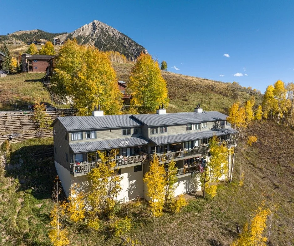 Introducing 27 Crystal Road, Unit 5 at Hunter Hill Condos in Mt. Crested Butte! This charming two-bedroom, 1.5-bath unit offers cozy mountain living with unbeatable western-facing views where you can enjoy stunning sunsets right from your private dec