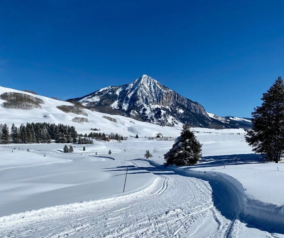 It&rsquo;s a truly magical time of year in Crested Butte. ✨ The holiday lights 🎄around town are extra festive, and even with limited snow on the ground, the surrounding mountain 🗻 peaks are beautifully painted in white. ❄️ This weekend is jam-packe