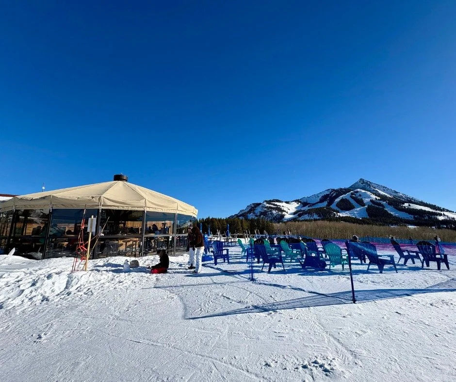 A beautiful week of sunshine as 2026 gets rolling.  The holiday hustle is behind us, and getting back into a normal rhythm feels great. This weekend, the Toyota Music Den rolls into CBMR, bringing slope-side music to the Umbrella Bar at the top of th