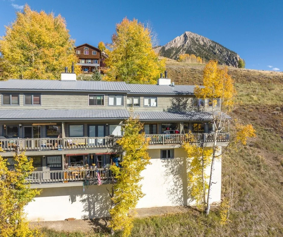 🕐 Open House today from 11:00 AM&ndash;1:00 PM!
📍 27 Crystal Road, Unit 5 &ndash; Hunter Hill Condos, Mt. Crested Butte

Discover this charming two-bedroom, 1.5-bath condo offering cozy mountain living and west-facing views. Enjoy stunning sunsets 