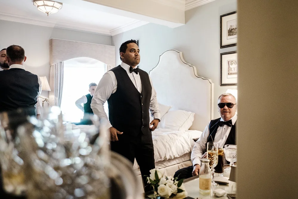 Naesan and his father waiting in the room before the ceremony