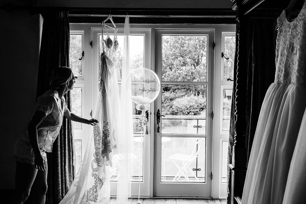 Dance floor celebrations at Becca and Scott&rsquo;s Upton Barn wedding - 9