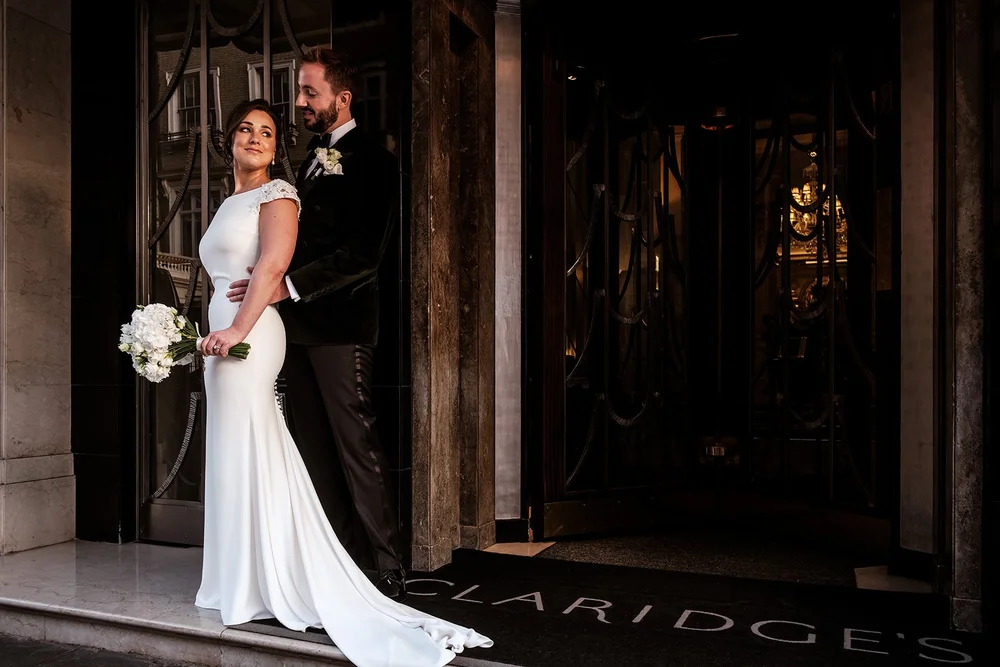 The bride outside Claridge&rsquo;s before travelling to Piccadilly