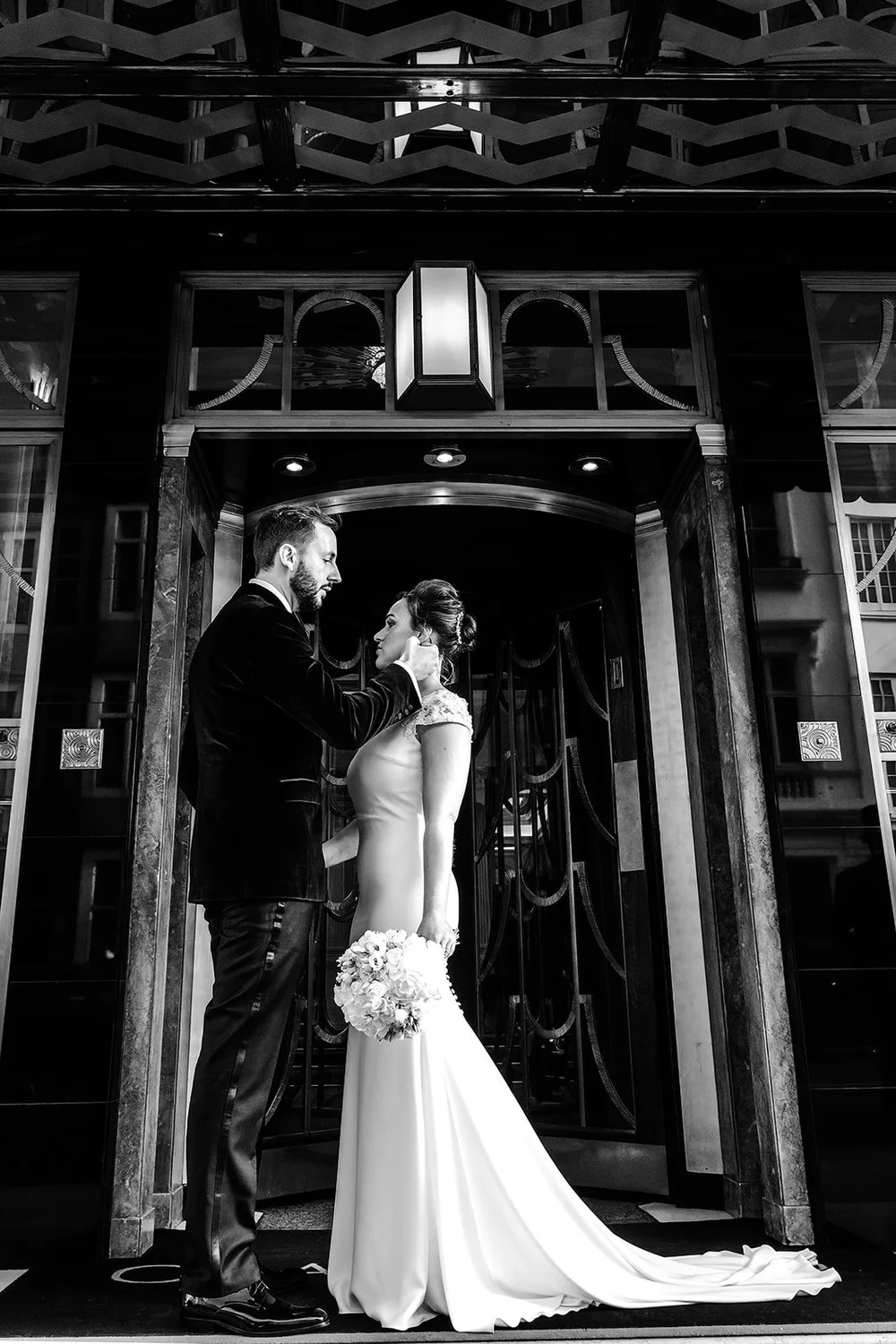 Black and white portrait of the couple in the entrance at Claridge&rsquo;s
