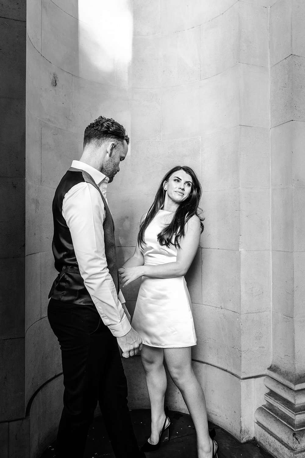 Wedding portraits in the cobbled streets and mews around Marylebone Town Hall - 7
