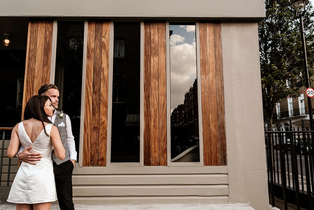 Wedding portraits in the cobbled streets and mews around Marylebone Town Hall - 10